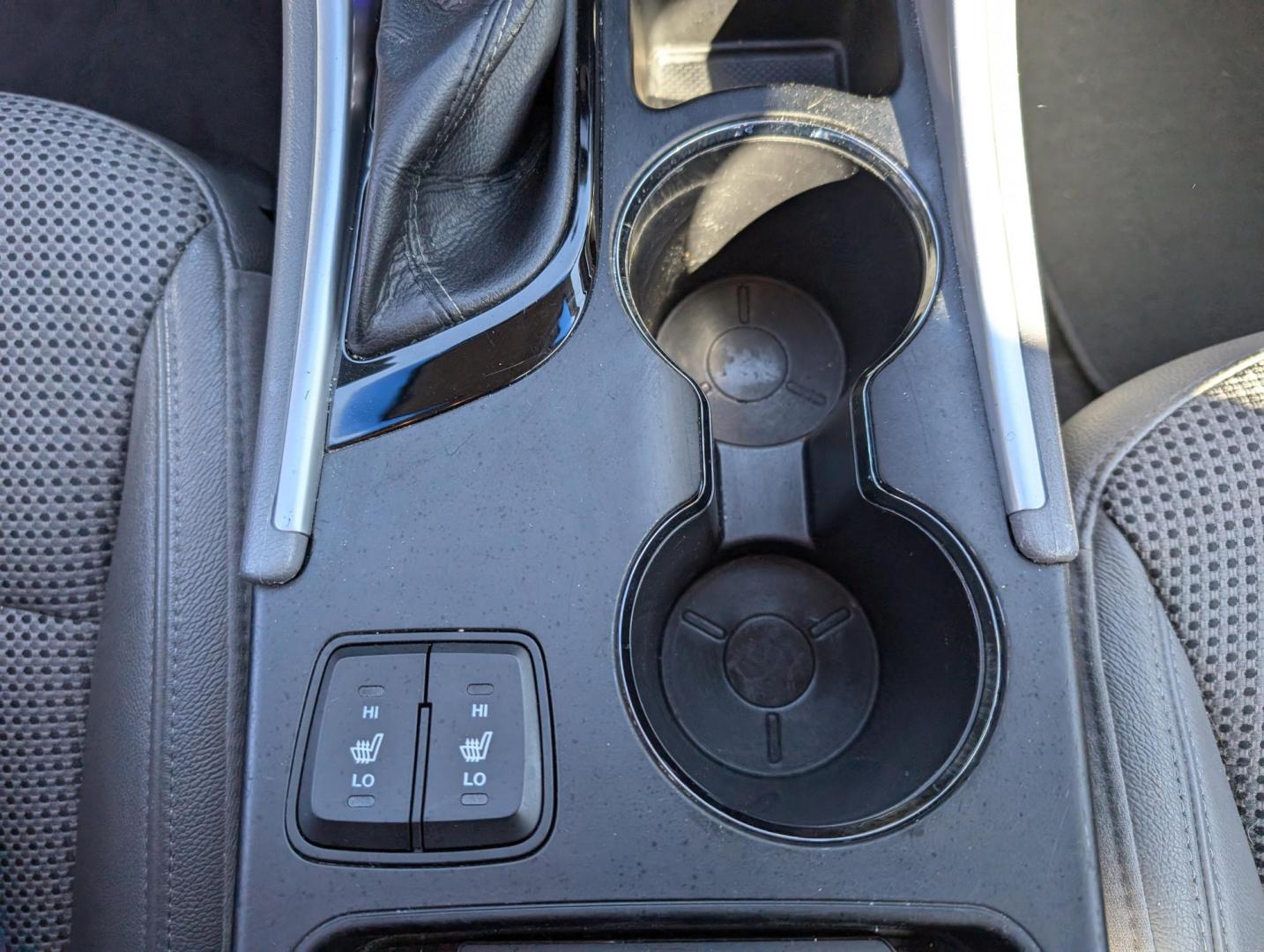 2013 /Gray Hyundai Sonata SE (5NPEC4AC3DH) with an Gas I4 2.4L/144 engine, 6-Speed Automatic w/Manual Shift transmission, located at 1430 Gateway Drive, Opelika, AL, 36801, (334) 239-0944, 32.637871, -85.409790 - 2013 Hyundai Sonata SE - Photo#12