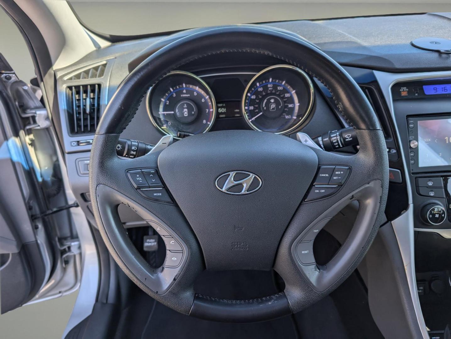2013 /Gray Hyundai Sonata SE (5NPEC4AC3DH) with an Gas I4 2.4L/144 engine, 6-Speed Automatic w/Manual Shift transmission, located at 1430 Gateway Drive, Opelika, AL, 36801, (334) 239-0944, 32.637871, -85.409790 - 2013 Hyundai Sonata SE - Photo#15
