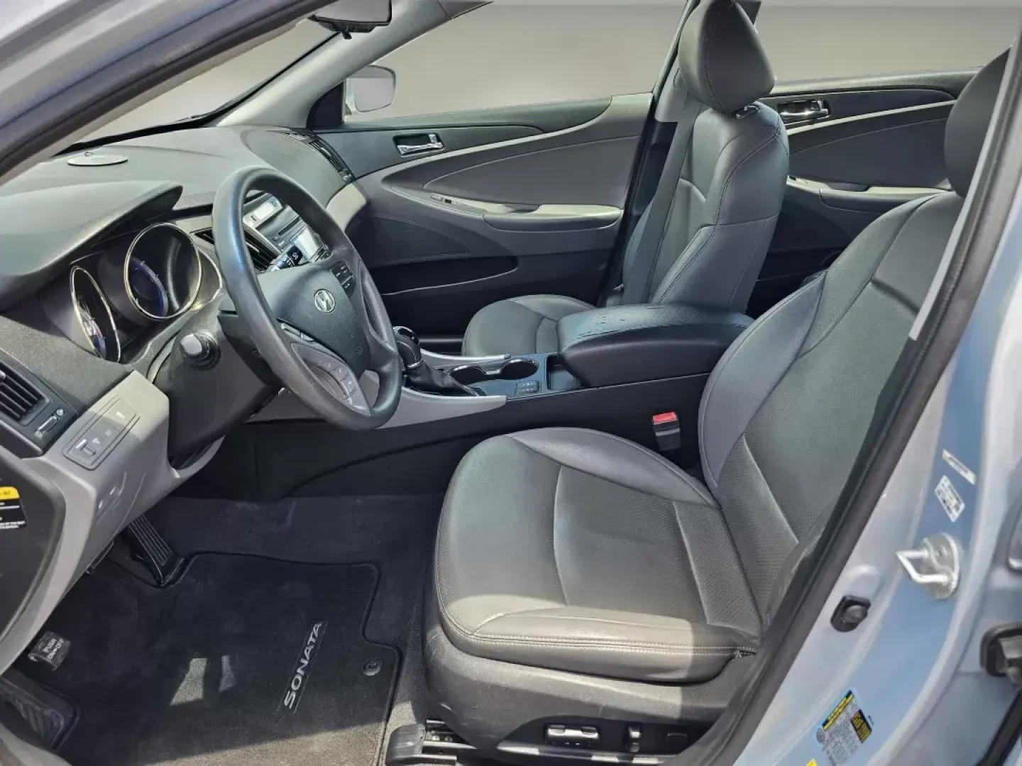 2013 /Gray Hyundai Sonata GLS (5NPEB4AC0DH) with an Gas I4 2.4L/144 engine, 6-Speed Automatic w/Manual Shift transmission, located at 521 Old Farm Lane Rd, Prattville, AL, 36066, (334) 325-1505, 32.482460, -86.416367 - 2013 Hyundai Sonata GLS - Photo#9