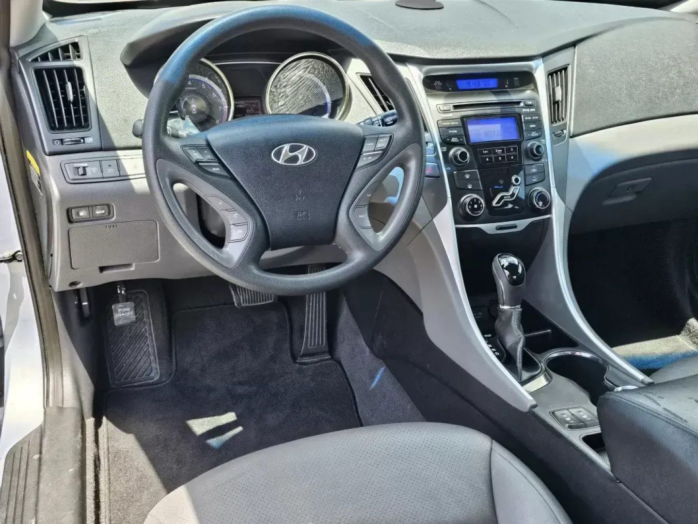 2013 /Gray Hyundai Sonata GLS (5NPEB4AC0DH) with an Gas I4 2.4L/144 engine, 6-Speed Automatic w/Manual Shift transmission, located at 521 Old Farm Lane Rd, Prattville, AL, 36066, (334) 325-1505, 32.482460, -86.416367 - 2013 Hyundai Sonata GLS - Photo#15
