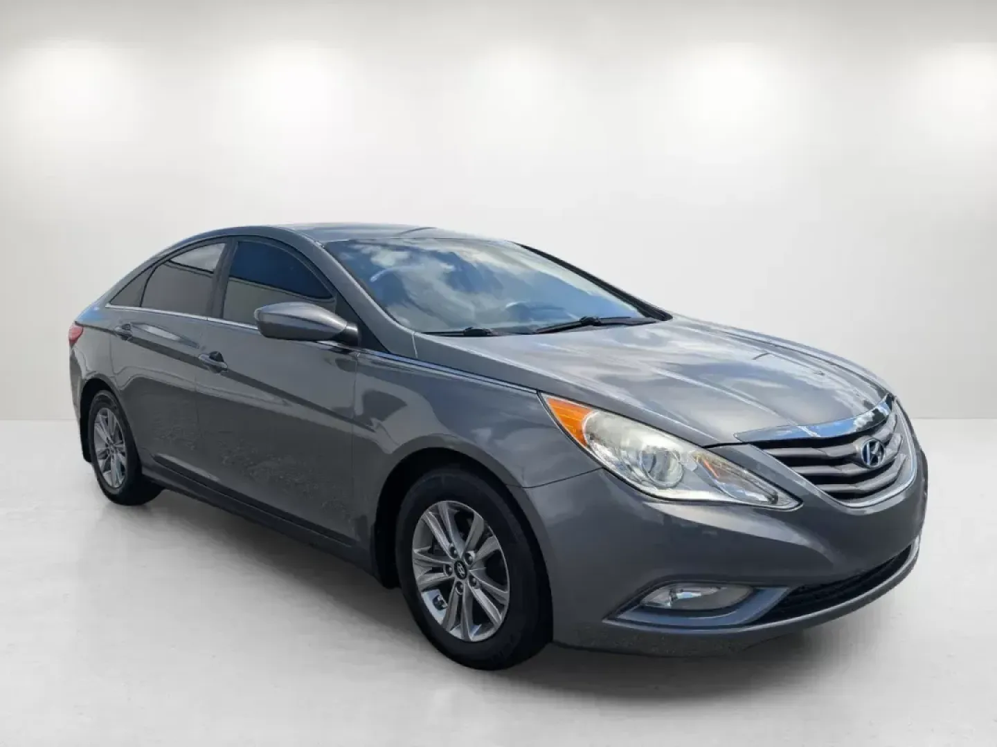 2013 /Gray Hyundai Sonata GLS (5NPEB4AC5DH) with an Gas I4 2.4L/144 engine, 6-Speed Automatic w/Manual Shift transmission, located at 3959 U.S. 80 W, Phenix City, AL, 36870, (334) 297-4885, 32.469296, -85.135185 - **Discover Your Perfect Commuter: 2013 Hyundai Sonata GLS at Gils Auto - Phenix City**<br /> <br /> Are you in search of a dependable vehicle that effortlessly blends style and comfort for your daily commute? Look no further than this stunning 2013 Hyundai Sonata GLS, available now at Gils Auto, you - Photo#3