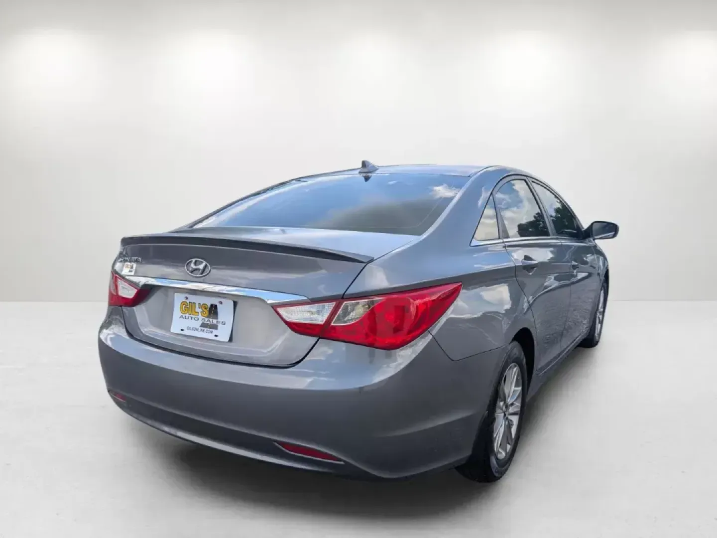 2013 /Gray Hyundai Sonata GLS (5NPEB4AC5DH) with an Gas I4 2.4L/144 engine, 6-Speed Automatic w/Manual Shift transmission, located at 3959 U.S. 80 W, Phenix City, AL, 36870, (334) 297-4885, 32.469296, -85.135185 - **Discover Your Perfect Commuter: 2013 Hyundai Sonata GLS at Gils Auto - Phenix City**<br /> <br /> Are you in search of a dependable vehicle that effortlessly blends style and comfort for your daily commute? Look no further than this stunning 2013 Hyundai Sonata GLS, available now at Gils Auto, you - Photo#5