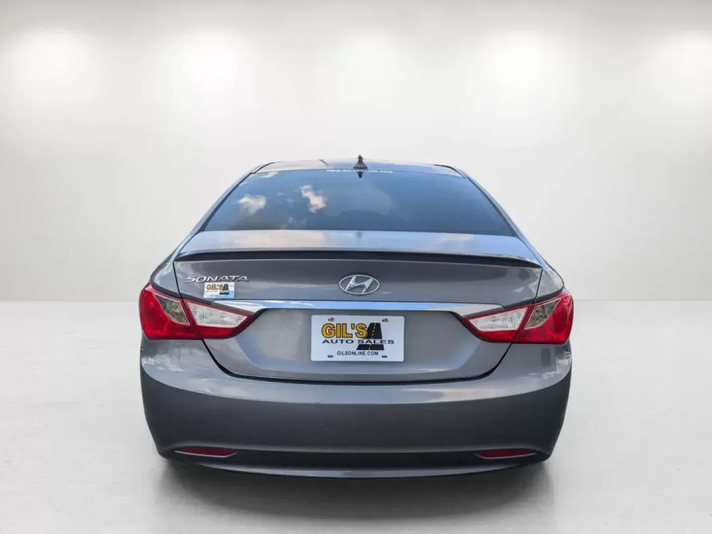 2013 /Gray Hyundai Sonata GLS (5NPEB4AC5DH) with an Gas I4 2.4L/144 engine, 6-Speed Automatic w/Manual Shift transmission, located at 3959 U.S. 80 W, Phenix City, AL, 36870, (334) 297-4885, 32.469296, -85.135185 - **Discover Your Perfect Commuter: 2013 Hyundai Sonata GLS at Gils Auto - Phenix City**<br /> <br /> Are you in search of a dependable vehicle that effortlessly blends style and comfort for your daily commute? Look no further than this stunning 2013 Hyundai Sonata GLS, available now at Gils Auto, you - Photo#6