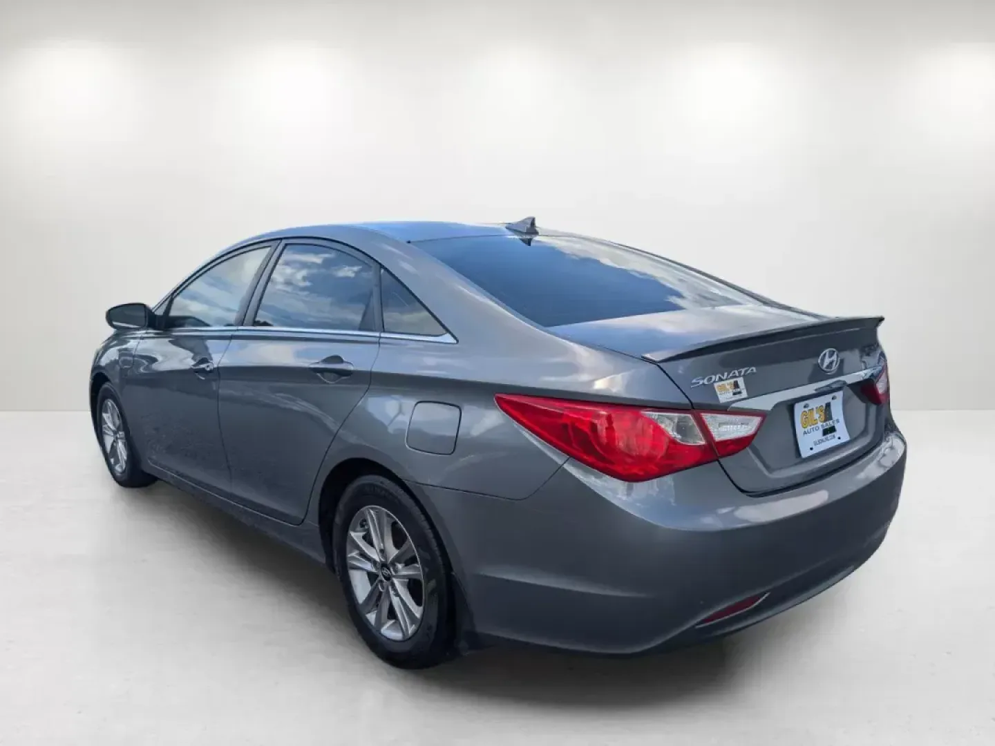 2013 /Gray Hyundai Sonata GLS (5NPEB4AC5DH) with an Gas I4 2.4L/144 engine, 6-Speed Automatic w/Manual Shift transmission, located at 3959 U.S. 80 W, Phenix City, AL, 36870, (334) 297-4885, 32.469296, -85.135185 - **Discover Your Perfect Commuter: 2013 Hyundai Sonata GLS at Gils Auto - Phenix City**<br /> <br /> Are you in search of a dependable vehicle that effortlessly blends style and comfort for your daily commute? Look no further than this stunning 2013 Hyundai Sonata GLS, available now at Gils Auto, you - Photo#7