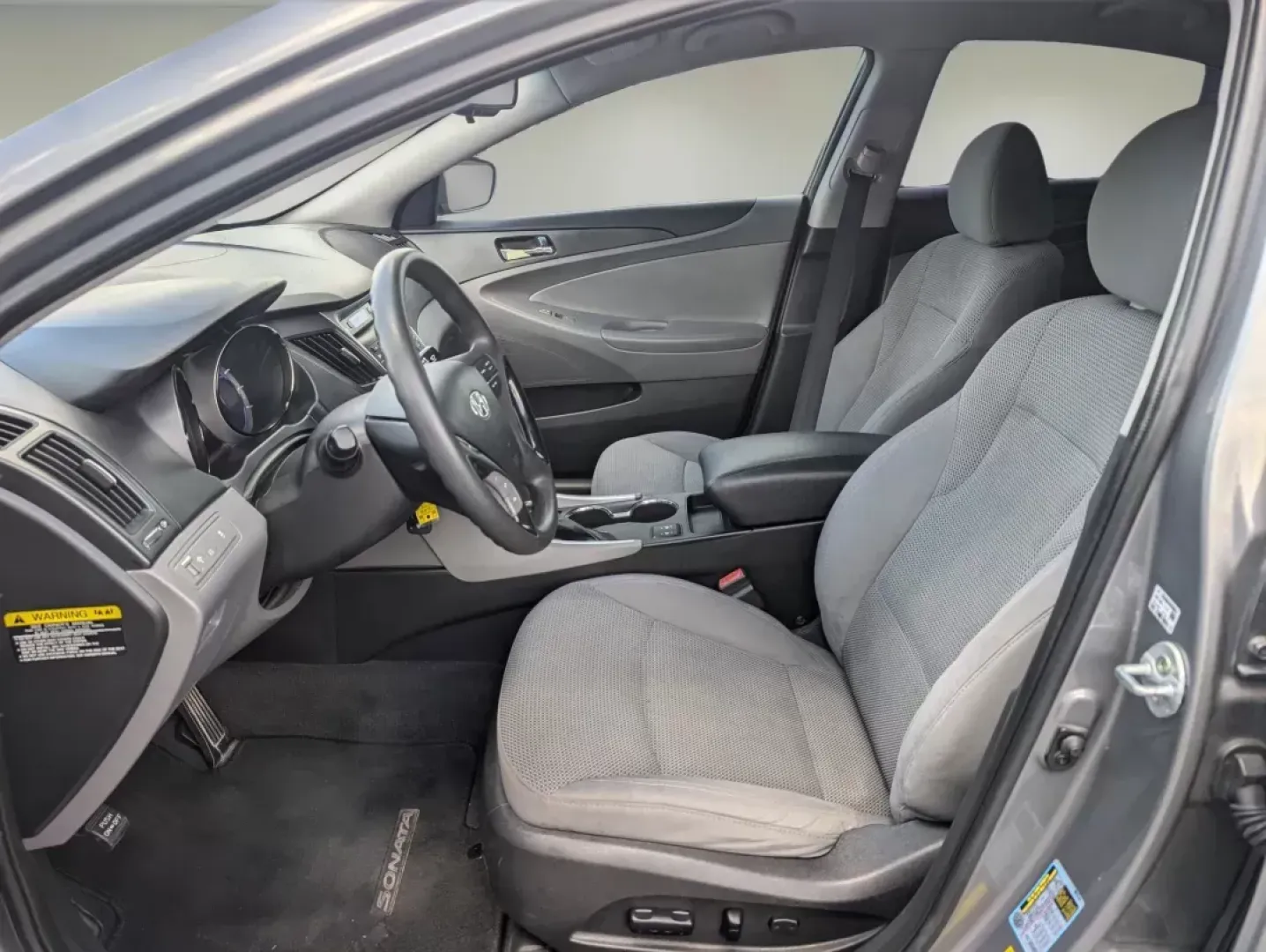 2013 /Gray Hyundai Sonata GLS (5NPEB4AC5DH) with an Gas I4 2.4L/144 engine, 6-Speed Automatic w/Manual Shift transmission, located at 3959 U.S. 80 W, Phenix City, AL, 36870, (334) 297-4885, 32.469296, -85.135185 - **Discover Your Perfect Commuter: 2013 Hyundai Sonata GLS at Gils Auto - Phenix City**<br /> <br /> Are you in search of a dependable vehicle that effortlessly blends style and comfort for your daily commute? Look no further than this stunning 2013 Hyundai Sonata GLS, available now at Gils Auto, you - Photo#10