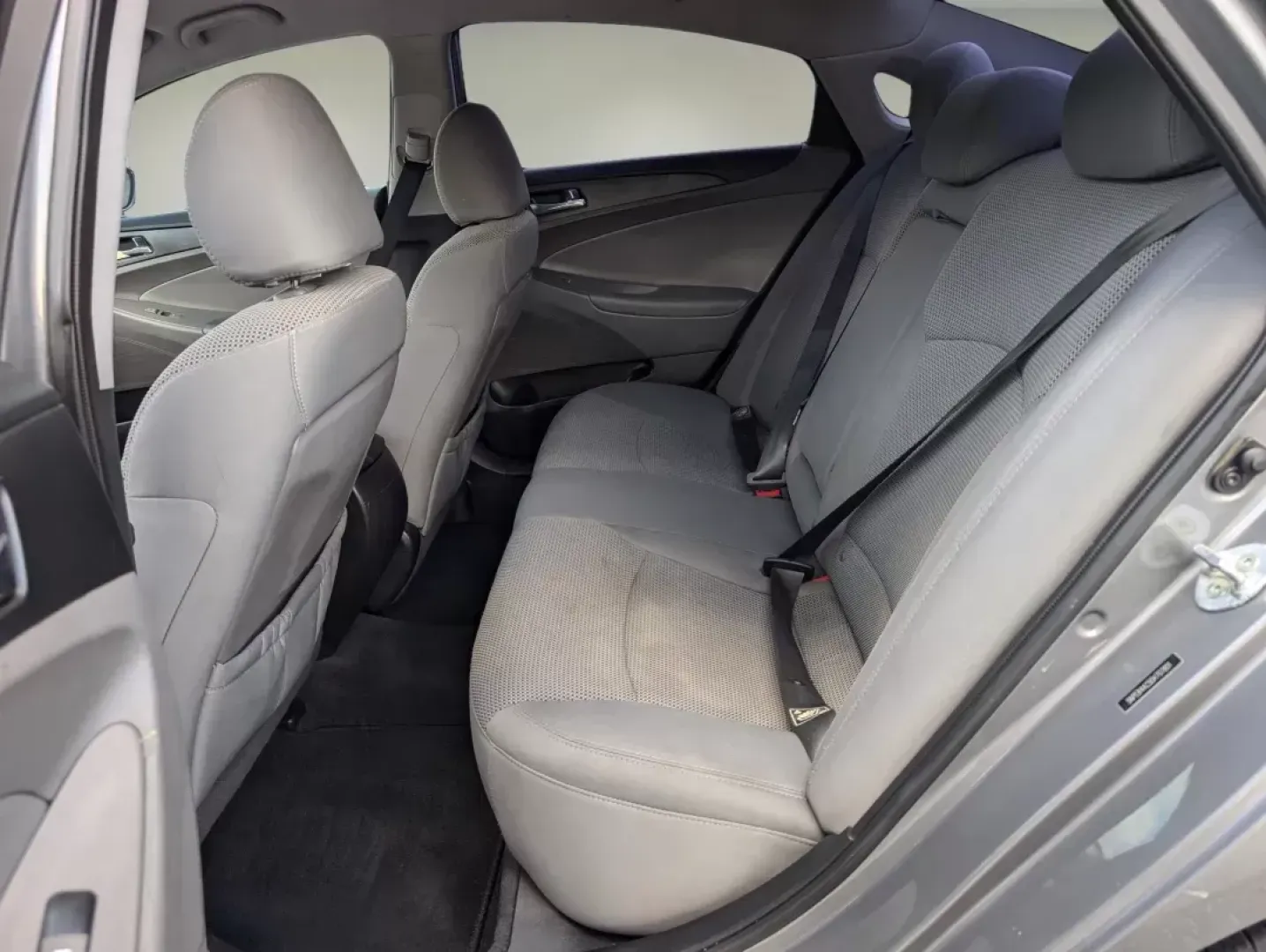 2013 /Gray Hyundai Sonata GLS (5NPEB4AC5DH) with an Gas I4 2.4L/144 engine, 6-Speed Automatic w/Manual Shift transmission, located at 3959 U.S. 80 W, Phenix City, AL, 36870, (334) 297-4885, 32.469296, -85.135185 - **Discover Your Perfect Commuter: 2013 Hyundai Sonata GLS at Gils Auto - Phenix City**<br /> <br /> Are you in search of a dependable vehicle that effortlessly blends style and comfort for your daily commute? Look no further than this stunning 2013 Hyundai Sonata GLS, available now at Gils Auto, you - Photo#11