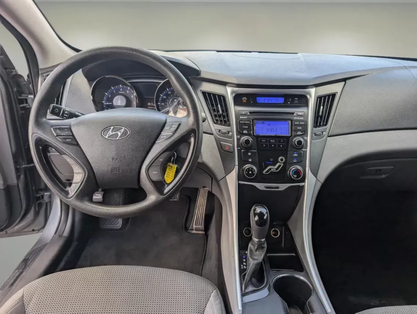2013 /Gray Hyundai Sonata GLS (5NPEB4AC5DH) with an Gas I4 2.4L/144 engine, 6-Speed Automatic w/Manual Shift transmission, located at 3959 U.S. 80 W, Phenix City, AL, 36870, (334) 297-4885, 32.469296, -85.135185 - **Discover Your Perfect Commuter: 2013 Hyundai Sonata GLS at Gils Auto - Phenix City**<br /> <br /> Are you in search of a dependable vehicle that effortlessly blends style and comfort for your daily commute? Look no further than this stunning 2013 Hyundai Sonata GLS, available now at Gils Auto, you - Photo#12