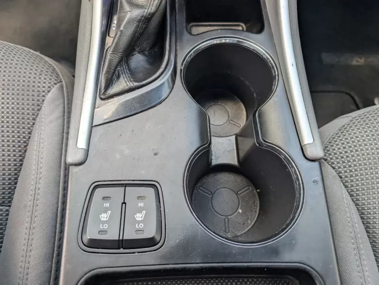 2013 /Gray Hyundai Sonata GLS (5NPEB4AC5DH) with an Gas I4 2.4L/144 engine, 6-Speed Automatic w/Manual Shift transmission, located at 3959 U.S. 80 W, Phenix City, AL, 36870, (334) 297-4885, 32.469296, -85.135185 - **Discover Your Perfect Commuter: 2013 Hyundai Sonata GLS at Gils Auto - Phenix City**<br /> <br /> Are you in search of a dependable vehicle that effortlessly blends style and comfort for your daily commute? Look no further than this stunning 2013 Hyundai Sonata GLS, available now at Gils Auto, you - Photo#13