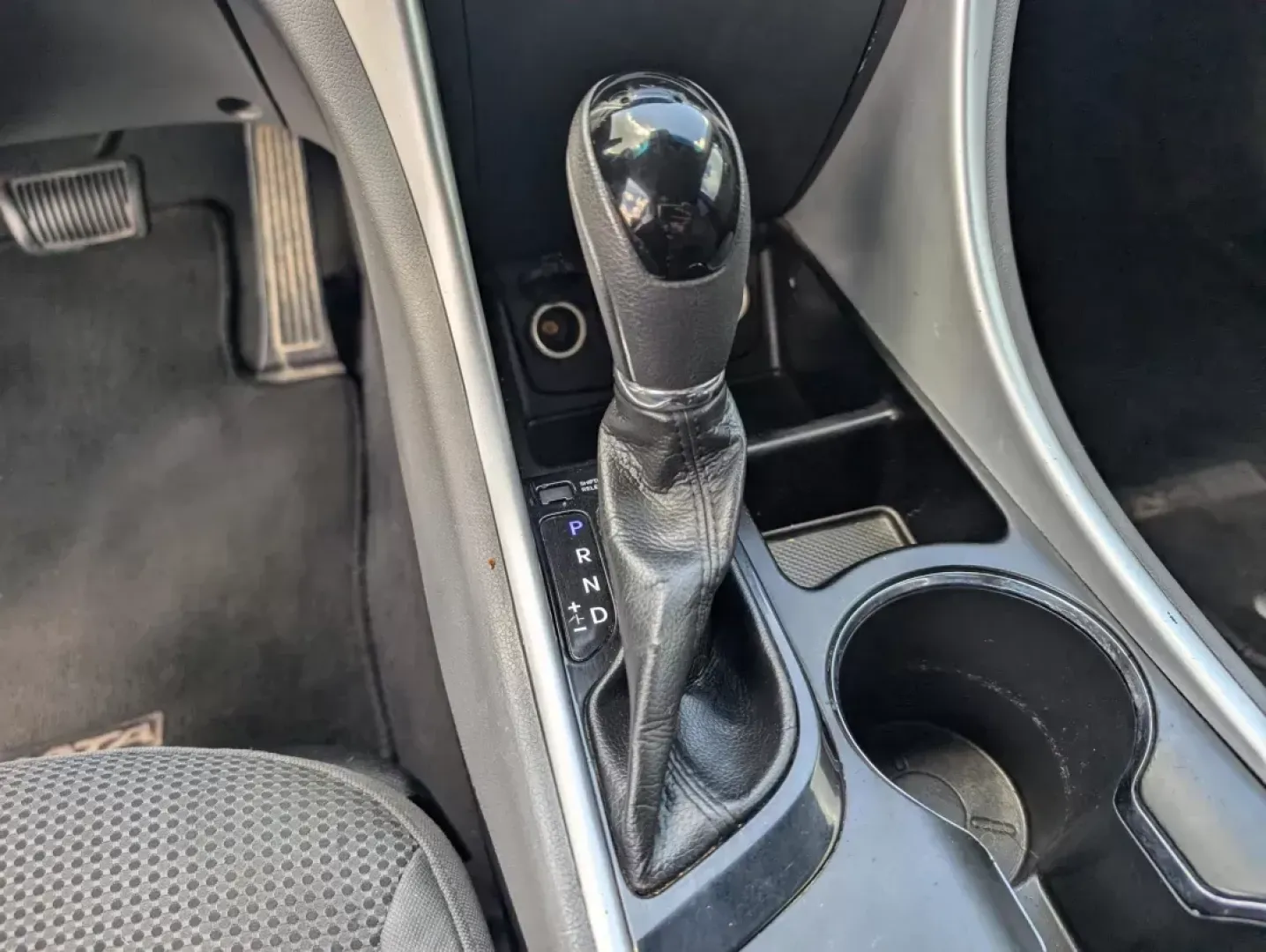 2013 /Gray Hyundai Sonata GLS (5NPEB4AC5DH) with an Gas I4 2.4L/144 engine, 6-Speed Automatic w/Manual Shift transmission, located at 3959 U.S. 80 W, Phenix City, AL, 36870, (334) 297-4885, 32.469296, -85.135185 - **Discover Your Perfect Commuter: 2013 Hyundai Sonata GLS at Gils Auto - Phenix City**<br /> <br /> Are you in search of a dependable vehicle that effortlessly blends style and comfort for your daily commute? Look no further than this stunning 2013 Hyundai Sonata GLS, available now at Gils Auto, you - Photo#14