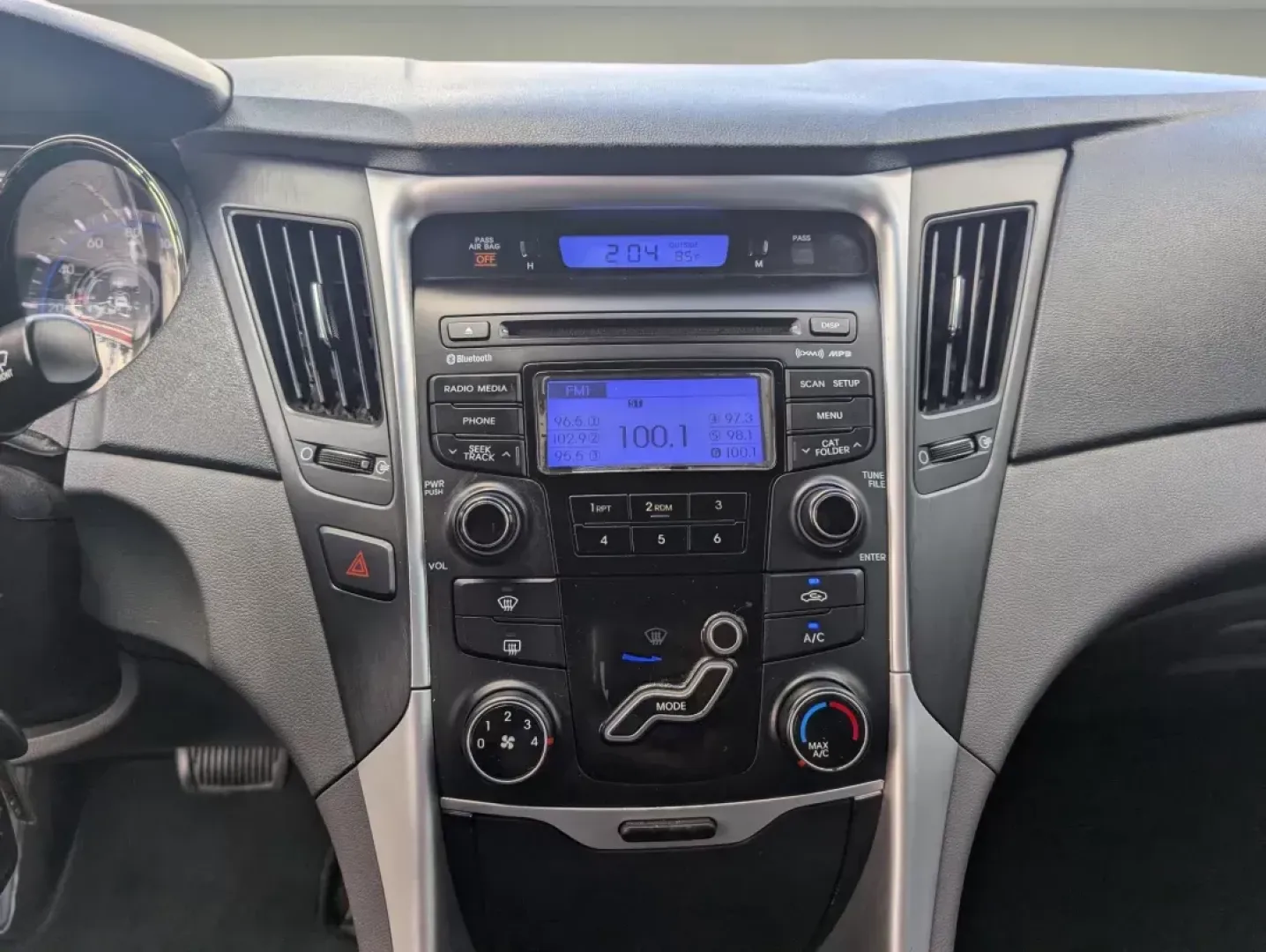 2013 /Gray Hyundai Sonata GLS (5NPEB4AC5DH) with an Gas I4 2.4L/144 engine, 6-Speed Automatic w/Manual Shift transmission, located at 3959 U.S. 80 W, Phenix City, AL, 36870, (334) 297-4885, 32.469296, -85.135185 - **Discover Your Perfect Commuter: 2013 Hyundai Sonata GLS at Gils Auto - Phenix City**<br /> <br /> Are you in search of a dependable vehicle that effortlessly blends style and comfort for your daily commute? Look no further than this stunning 2013 Hyundai Sonata GLS, available now at Gils Auto, you - Photo#15