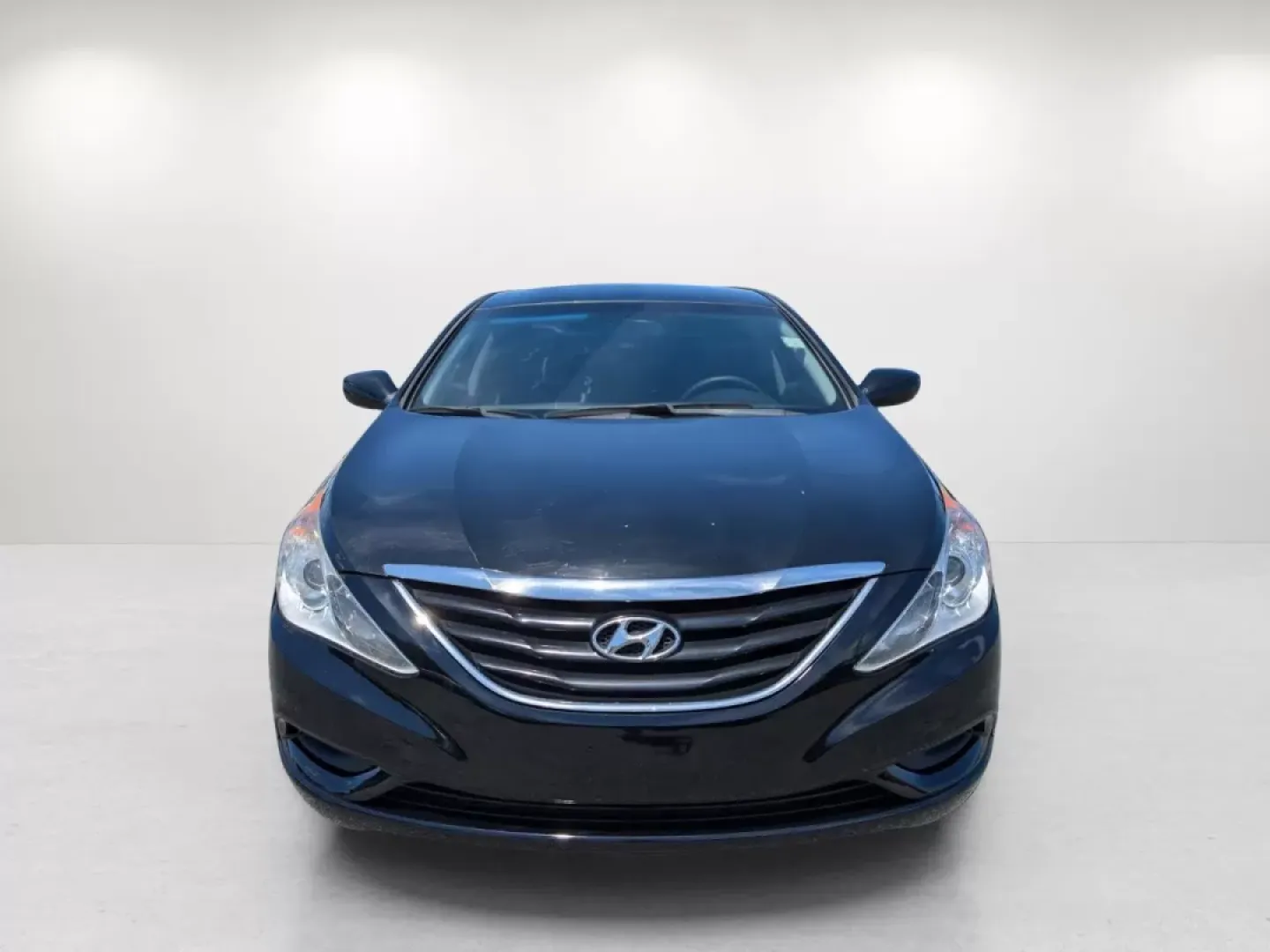 2013 /Gray Hyundai Sonata GLS (5NPEB4ACXDH) with an Other engine, located at 3959 U.S. 80 W, Phenix City, AL, 36870, (334) 297-4885, 32.469296, -85.135185 - Elevate your daily commute with the perfect blend of style, comfort, and reliability found in this 2013 Hyundai Sonata GLS, available now at Gils Auto in Phenix City, AL. Whether you're navigating the bustling streets of nearby neighborhoods like Lakewood or Crescent Heights, or heading out for a we - Photo#2