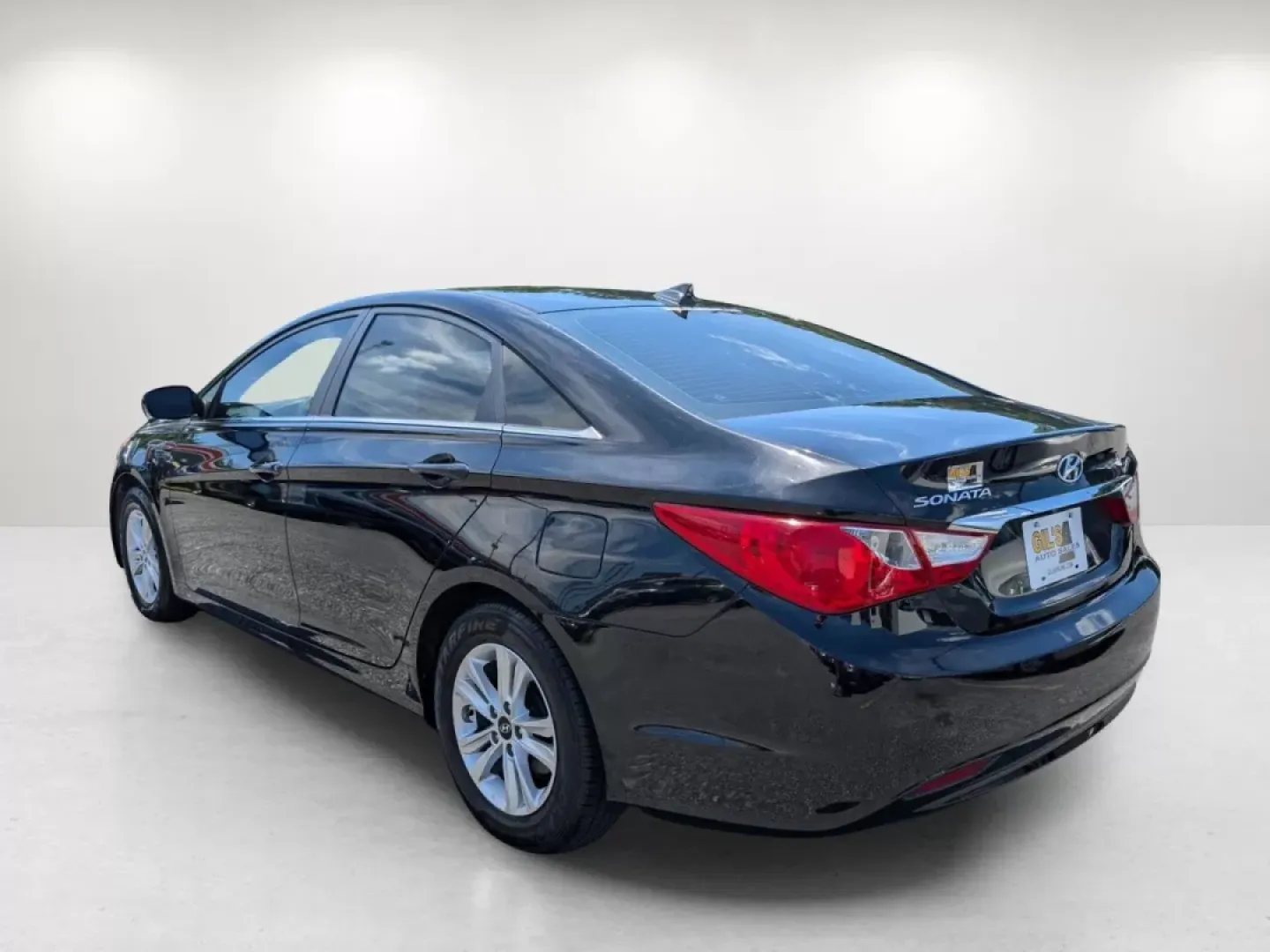 2013 /Gray Hyundai Sonata GLS (5NPEB4ACXDH) with an Other engine, located at 3959 U.S. 80 W, Phenix City, AL, 36870, (334) 297-4885, 32.469296, -85.135185 - Elevate your daily commute with the perfect blend of style, comfort, and reliability found in this 2013 Hyundai Sonata GLS, available now at Gils Auto in Phenix City, AL. Whether you're navigating the bustling streets of nearby neighborhoods like Lakewood or Crescent Heights, or heading out for a we - Photo#7