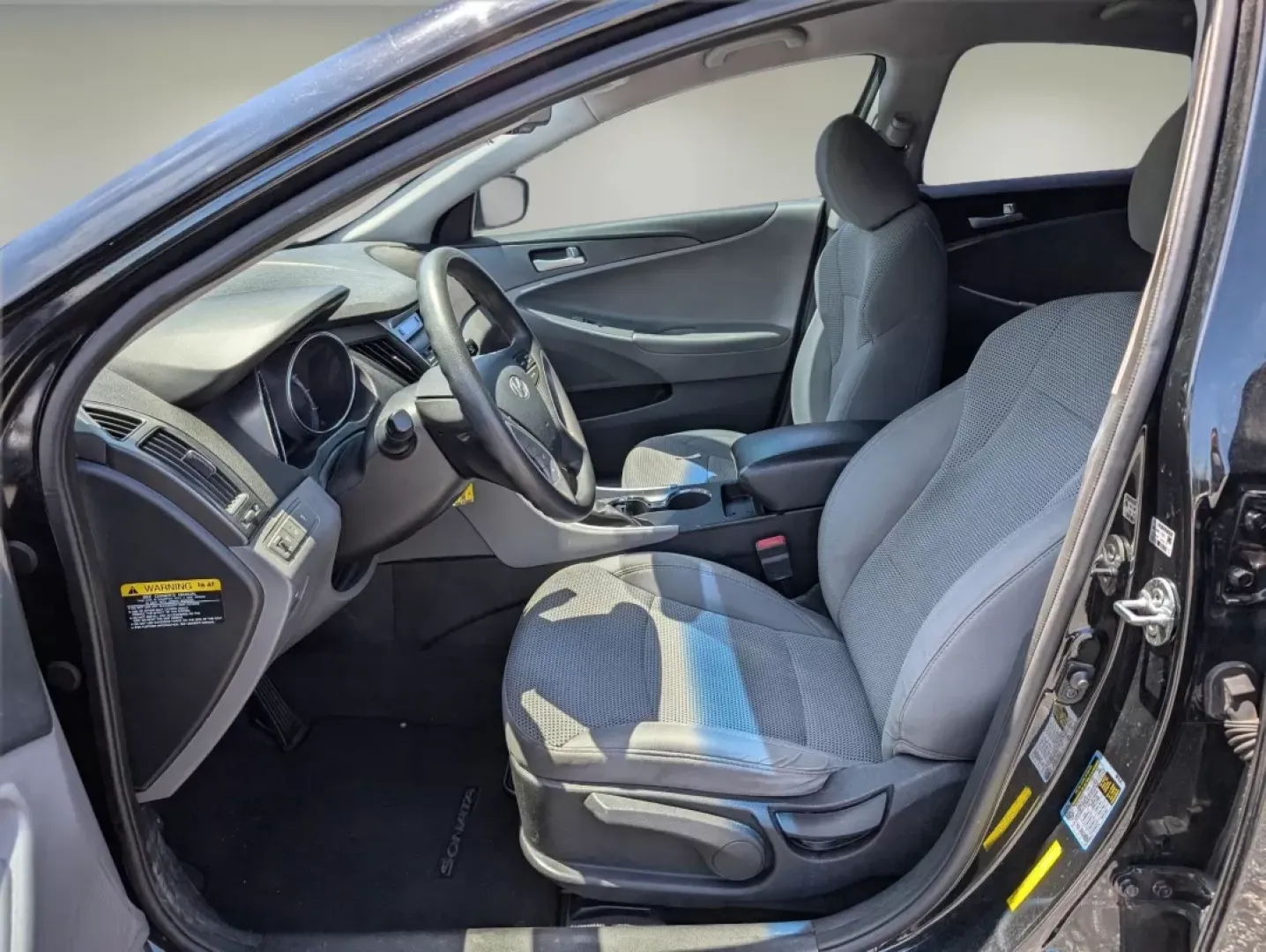 2013 /Gray Hyundai Sonata GLS (5NPEB4ACXDH) with an Other engine, located at 3959 U.S. 80 W, Phenix City, AL, 36870, (334) 297-4885, 32.469296, -85.135185 - Elevate your daily commute with the perfect blend of style, comfort, and reliability found in this 2013 Hyundai Sonata GLS, available now at Gils Auto in Phenix City, AL. Whether you're navigating the bustling streets of nearby neighborhoods like Lakewood or Crescent Heights, or heading out for a we - Photo#10
