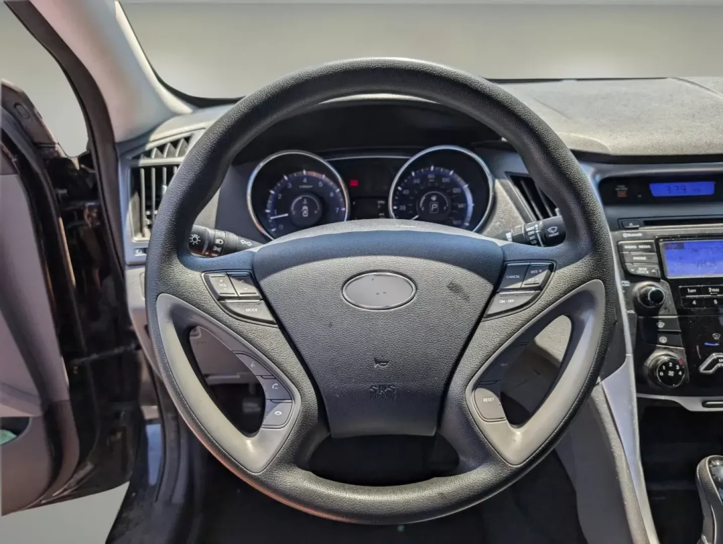 2013 /Gray Hyundai Sonata GLS (5NPEB4ACXDH) with an Other engine, located at 3959 U.S. 80 W, Phenix City, AL, 36870, (334) 297-4885, 32.469296, -85.135185 - Elevate your daily commute with the perfect blend of style, comfort, and reliability found in this 2013 Hyundai Sonata GLS, available now at Gils Auto in Phenix City, AL. Whether you're navigating the bustling streets of nearby neighborhoods like Lakewood or Crescent Heights, or heading out for a we - Photo#16