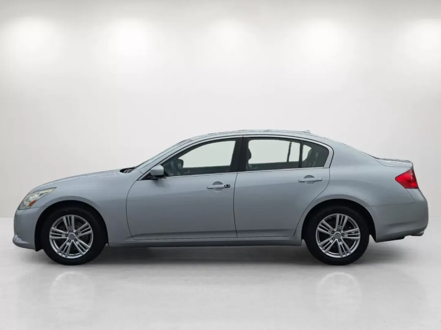 2013 /Graphite Infiniti G37 Sedan x (JN1CV6AR5DM) with an Other engine, located at 5115 14th Ave., Columbus, GA, 31904, (706) 323-0345, 32.511494, -84.971046 - **Elevate Your Daily Drive with the 2013 Infiniti G37 Sedan from Gils Auto - Phenix City!**<br /> <br /> Imagine cruising through the picturesque streets of Phenix City, AL, in a refined sedan that combines luxury with performance. Whether you're commuting to work, running errands around town, or em - Photo#8