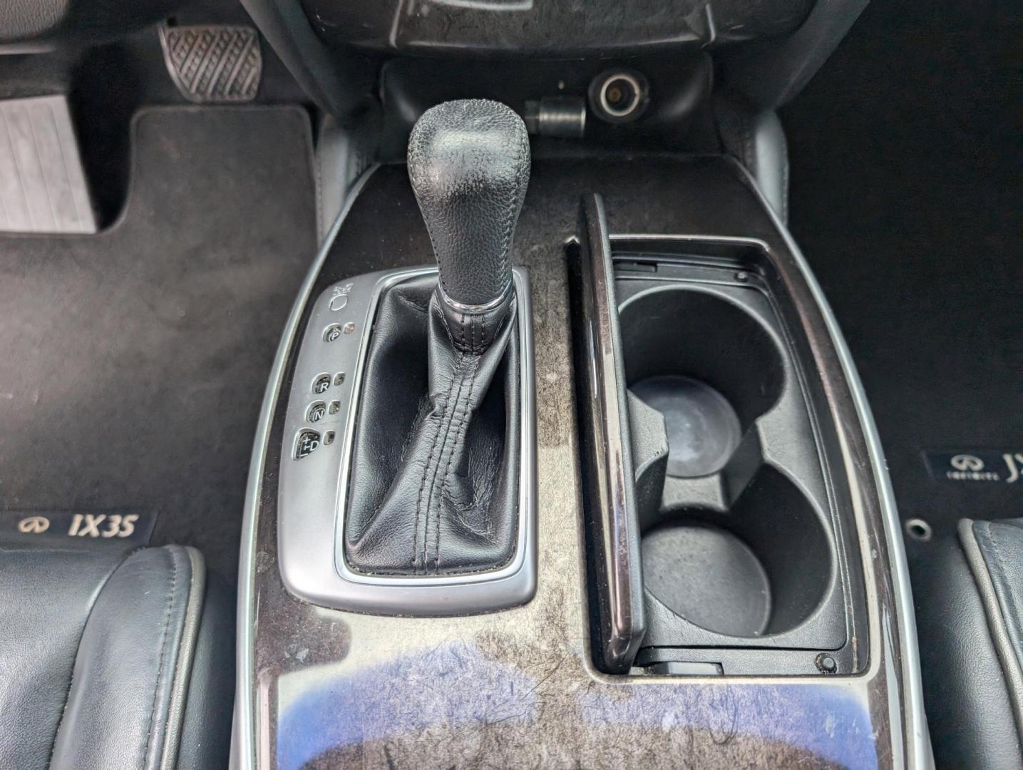 2013 /Graphite Infiniti JX35 (5N1AL0MN9DC) with an Gas V6 3.5L/213 engine, 1-Speed Continuously variable ratio transmission, located at 3959 U.S. 80 W, Phenix City, AL, 36870, (334) 297-4885, 32.469296, -85.135185 - 2013 Infiniti JX35 - Photo#13