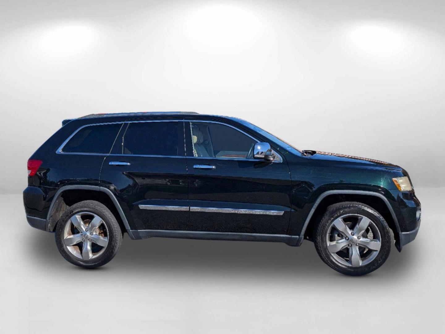 2013 /Black/Light Frost Beige Jeep Grand Cherokee Limited (1C4RJEBG8DC) with an Gas/Ethanol V6 3.6L/220 engine, 5-Speed Automatic transmission, located at 7000 Northlake Connector, Columbus, GA, 31904, (706) 987-8085, 32.524975, -84.978134 - 2013 Jeep Grand Cherokee Limited - Photo#4