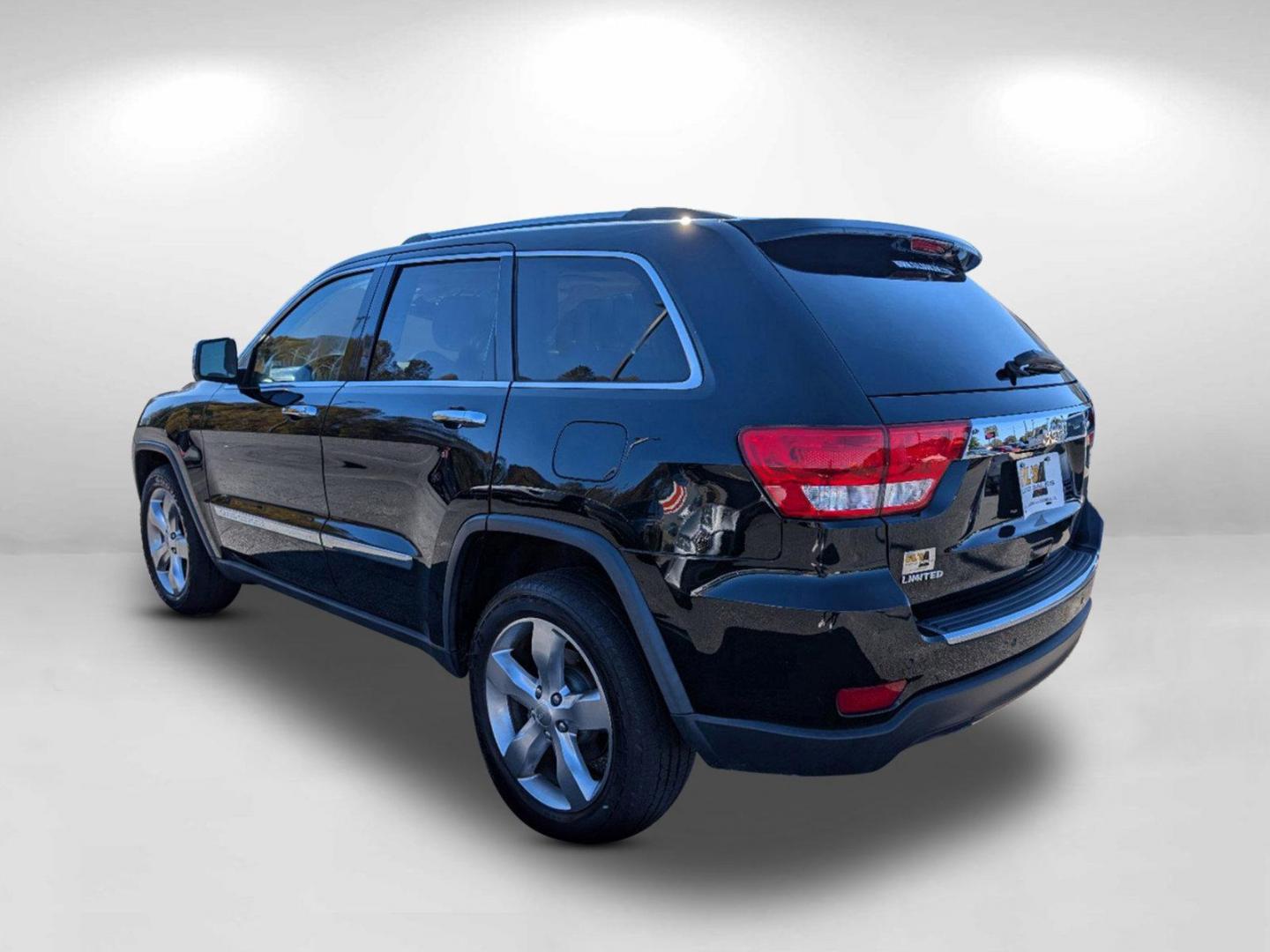 2013 /Black/Light Frost Beige Jeep Grand Cherokee Limited (1C4RJEBG8DC) with an Gas/Ethanol V6 3.6L/220 engine, 5-Speed Automatic transmission, located at 7000 Northlake Connector, Columbus, GA, 31904, (706) 987-8085, 32.524975, -84.978134 - 2013 Jeep Grand Cherokee Limited - Photo#7