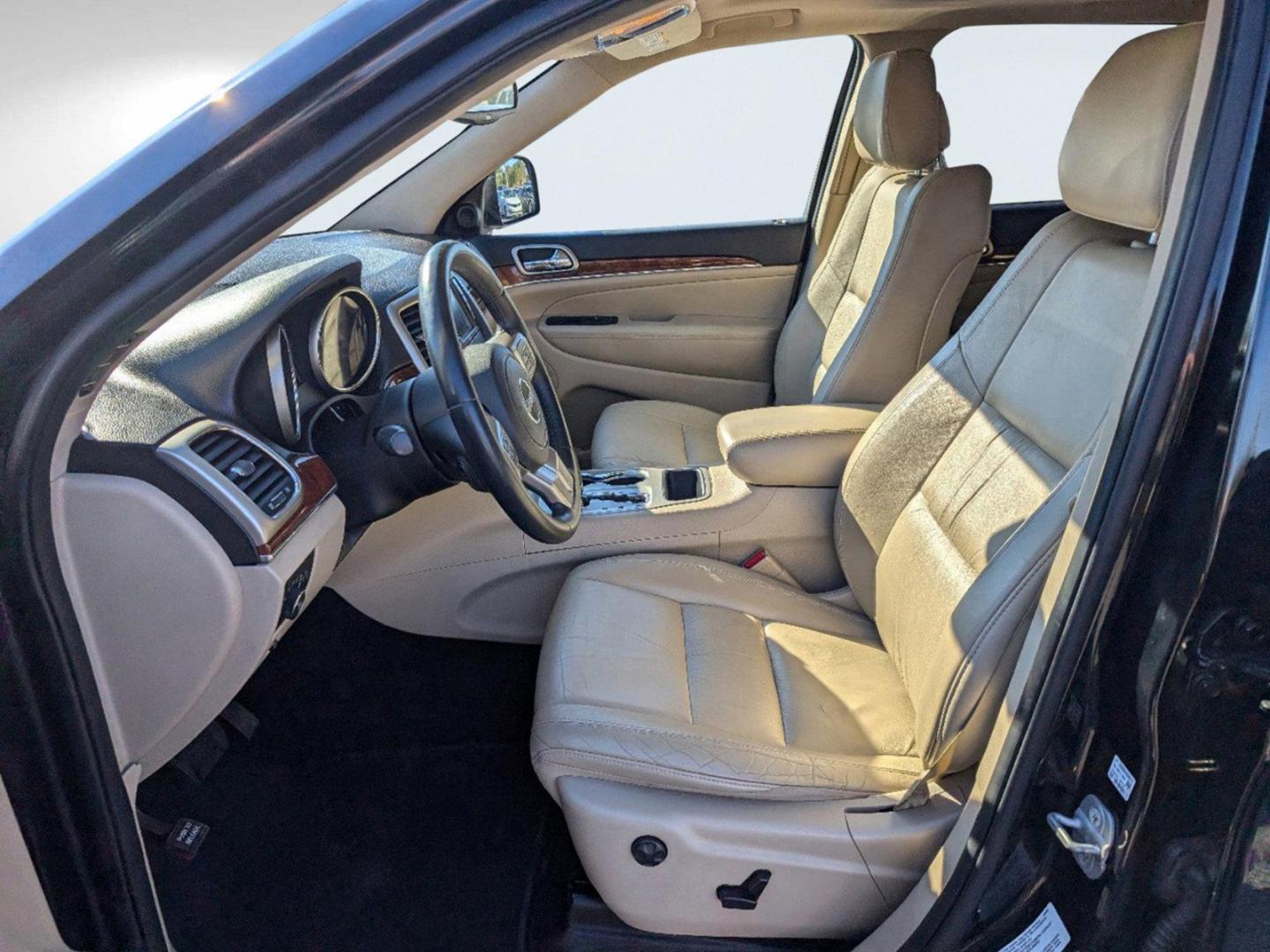 2013 /Black/Light Frost Beige Jeep Grand Cherokee Limited (1C4RJEBG8DC) with an Gas/Ethanol V6 3.6L/220 engine, 5-Speed Automatic transmission, located at 7000 Northlake Connector, Columbus, GA, 31904, (706) 987-8085, 32.524975, -84.978134 - 2013 Jeep Grand Cherokee Limited - Photo#10