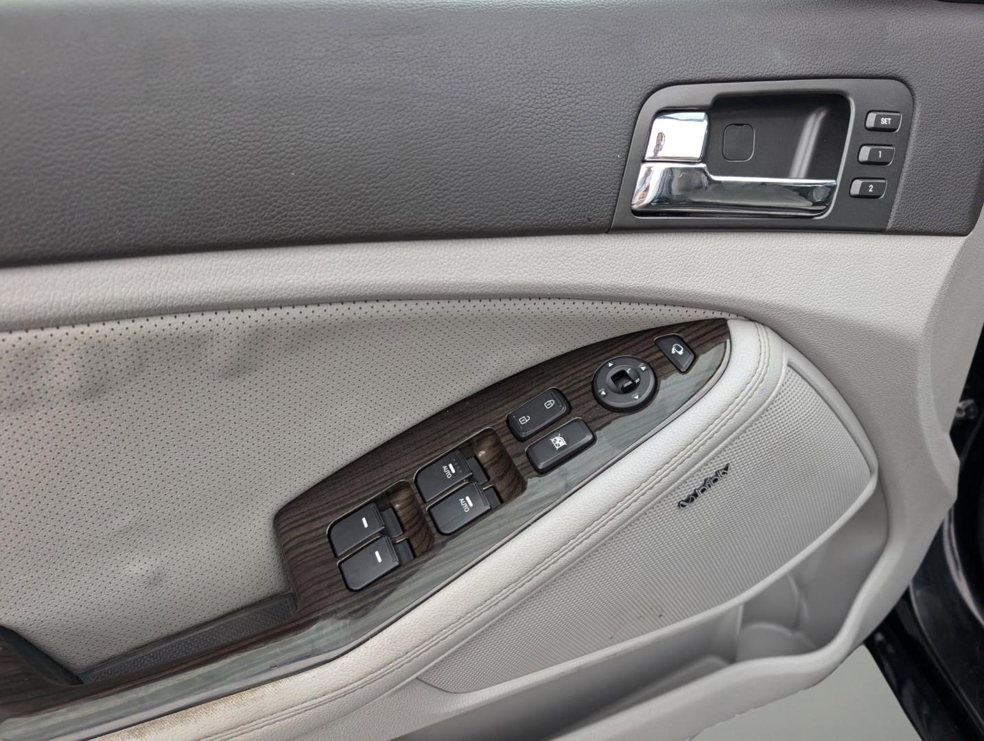 2013 /Gray Kia Optima EX (5XXGN4A71DG) with an Gas I4 2.4L/144 engine, 6-Speed Automatic w/manual shift transmission, located at 804 22nd Ave, Phenix City, AL, 36870, (334) 297-1860, 32.484749, -85.024475 - 2013 Kia Optima EX - Photo#8