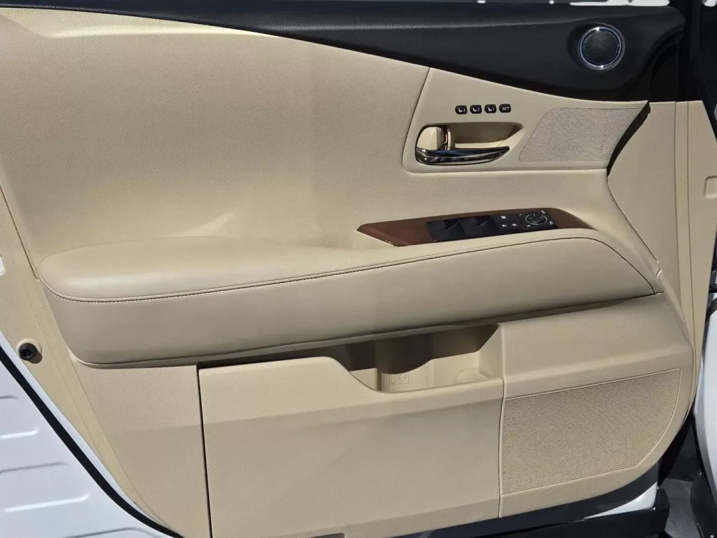 2013 Lexus RX 350 (2T2ZK1BA6DC) with an Other engine, located at 7000 Northlake Connector, Columbus, GA, 31904, (706) 987-8085, 32.524975, -84.978134 - Are you ready to elevate your driving experience? Whether you're commuting to work, running errands, or embarking on weekend adventures, the 2013 Lexus RX 350 is the perfect companion for your lifestyle. Offering a blend of luxury, comfort, and reliability, this SUV is designed to cater to growing f - Photo#9