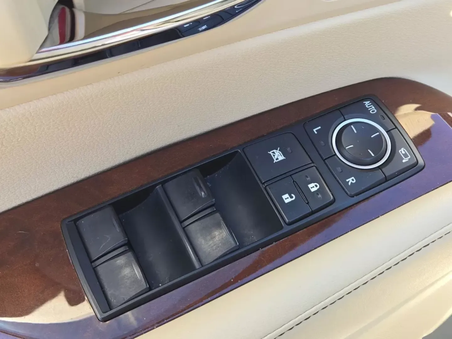 2013 Lexus RX 350 (2T2ZK1BA6DC) with an Other engine, located at 7000 Northlake Connector, Columbus, GA, 31904, (706) 987-8085, 32.524975, -84.978134 - Are you ready to elevate your driving experience? Whether you're commuting to work, running errands, or embarking on weekend adventures, the 2013 Lexus RX 350 is the perfect companion for your lifestyle. Offering a blend of luxury, comfort, and reliability, this SUV is designed to cater to growing f - Photo#10