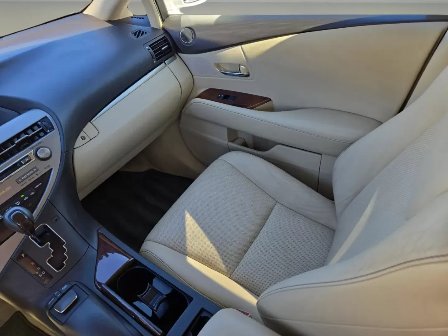 2013 Lexus RX 350 (2T2ZK1BA6DC) with an Other engine, located at 7000 Northlake Connector, Columbus, GA, 31904, (706) 987-8085, 32.524975, -84.978134 - Are you ready to elevate your driving experience? Whether you're commuting to work, running errands, or embarking on weekend adventures, the 2013 Lexus RX 350 is the perfect companion for your lifestyle. Offering a blend of luxury, comfort, and reliability, this SUV is designed to cater to growing f - Photo#14