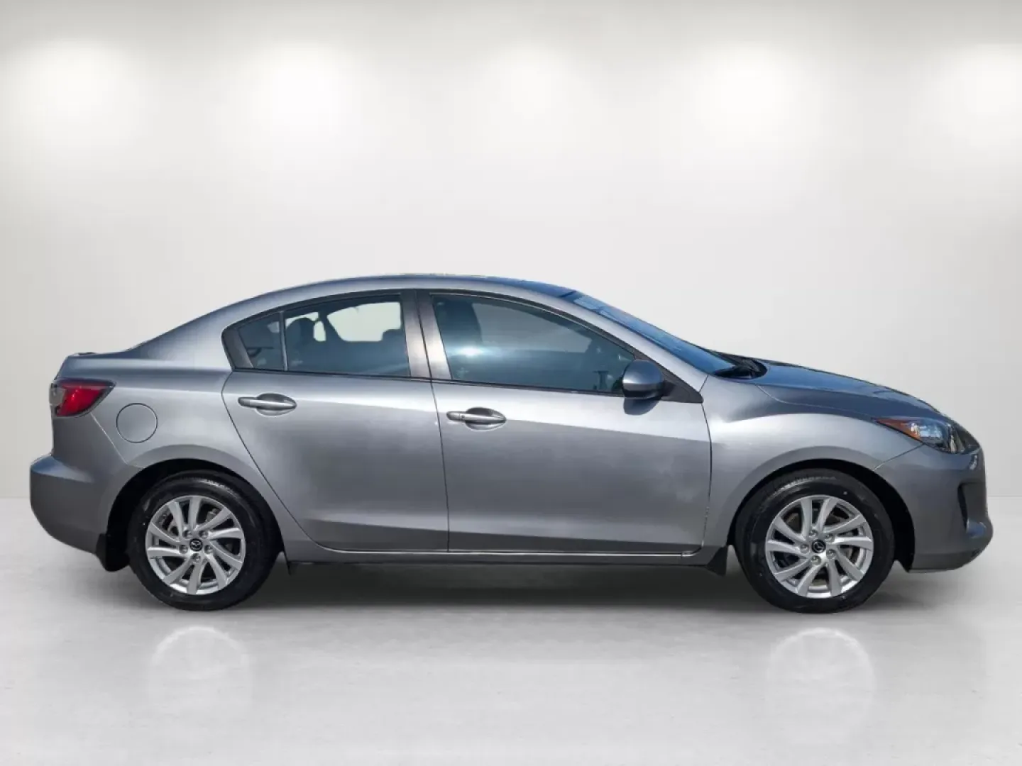 2013 Mazda Mazda3 i Grand Touring (JM1BL1W73D1) with an Other engine, located at 521 Old Farm Lane Rd, Prattville, AL, 36066, (334) 325-1505, 32.482460, -86.416367 - **Experience the Open Road with the 2013 Mazda3 i Grand Touring at Gils Auto - Prattville!**<br /> <br /> Are you ready to elevate your daily commute or embark on spontaneous weekend adventures? Look no further! The 2013 Mazda3 i Grand Touring is not just a car-it's your ticket to a lifestyle filled - Photo#4