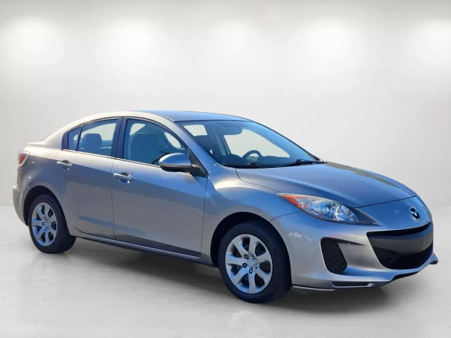 2013 Mazda Mazda3 i Sport (JM1BL1U79D1) with an Other engine, located at 1430 Gateway Drive, Opelika, AL, 36801, (334) 239-0944, 32.637871, -85.409790 - **Discover Your Next Adventure with the 2013 Mazda3 i Sport at Gils Auto!**<br /> <br /> Are you ready to elevate your daily commute or embark on weekend adventures? Look no further than this 2013 Mazda3 i Sport, available now at Gils Auto in Phenix City, AL. Designed for budget-conscious buyers, th - Photo#3