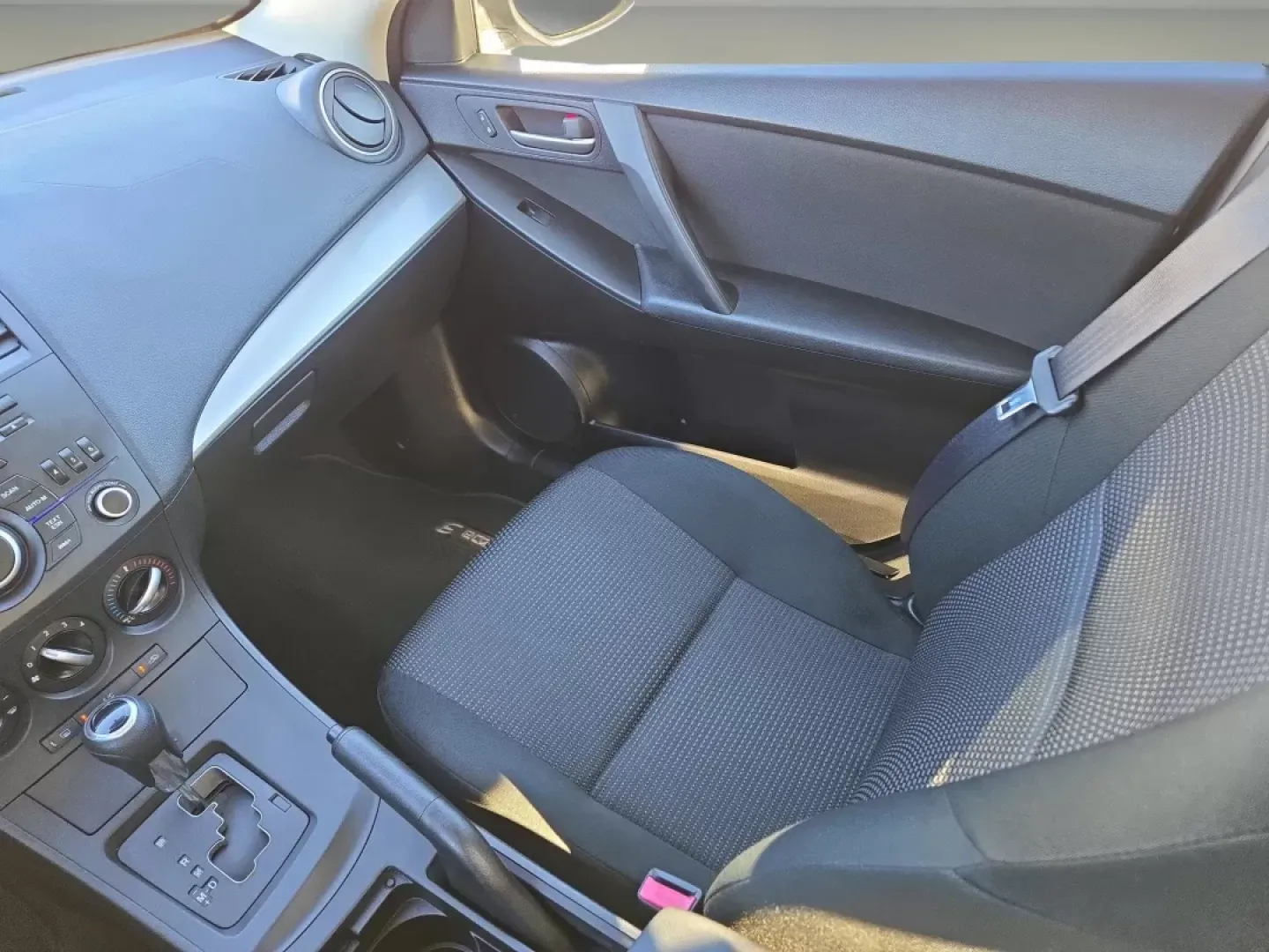 2013 Mazda Mazda3 i Sport (JM1BL1U79D1) with an Other engine, located at 1430 Gateway Drive, Opelika, AL, 36801, (334) 239-0944, 32.637871, -85.409790 - **Discover Your Next Adventure with the 2013 Mazda3 i Sport at Gils Auto!**<br /> <br /> Are you ready to elevate your daily commute or embark on weekend adventures? Look no further than this 2013 Mazda3 i Sport, available now at Gils Auto in Phenix City, AL. Designed for budget-conscious buyers, th - Photo#14