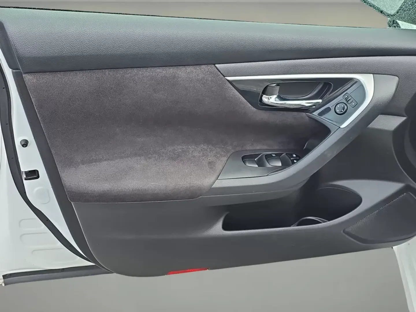 2013 /Charcoal Nissan Altima 2.5 SV (1N4AL3AP0DC) with an Other engine, located at 7000 Northlake Connector, Columbus, GA, 31904, (706) 987-8085, 32.524975, -84.978134 - **Elevate Your Daily Drive with the 2013 Nissan Altima 2.5 SV at Gils Auto!**<br /> <br /> Are you looking for a reliable and stylish sedan that effortlessly fits into your busy lifestyle? The 2013 Nissan Altima 2.5 SV is the perfect companion for daily commutes, weekend getaways, and everything in - Photo#9