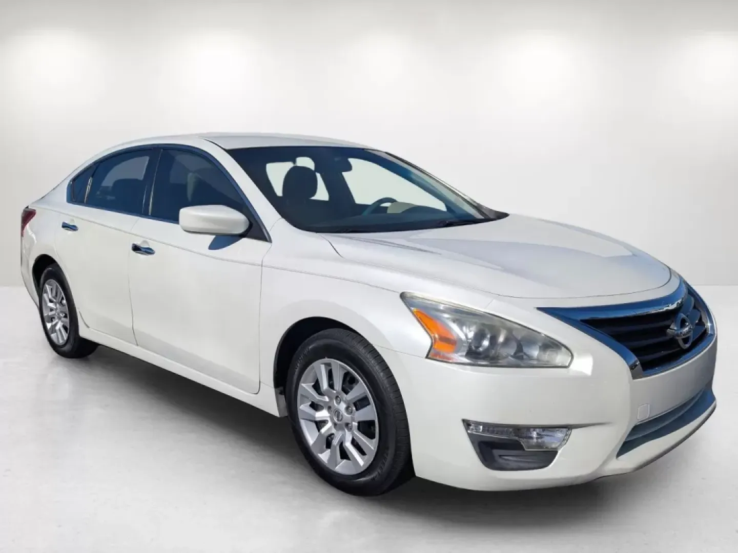 2013 /Beige Nissan Altima 2.5 S (1N4AL3AP9DC) with an Other engine, located at 7000 Northlake Connector, Columbus, GA, 31904, (706) 987-8085, 32.524975, -84.978134 - **Hit the Road in Style with the 2013 Nissan Altima! Perfect for Commuters and Families Alike!**<br /> <br /> Are you in search of a reliable sedan that fits seamlessly into your busy lifestyle? Look no further! The 2013 Nissan Altima 2.5 S, available now at Gils Auto in Phenix City, AL, is the perf - Photo#2