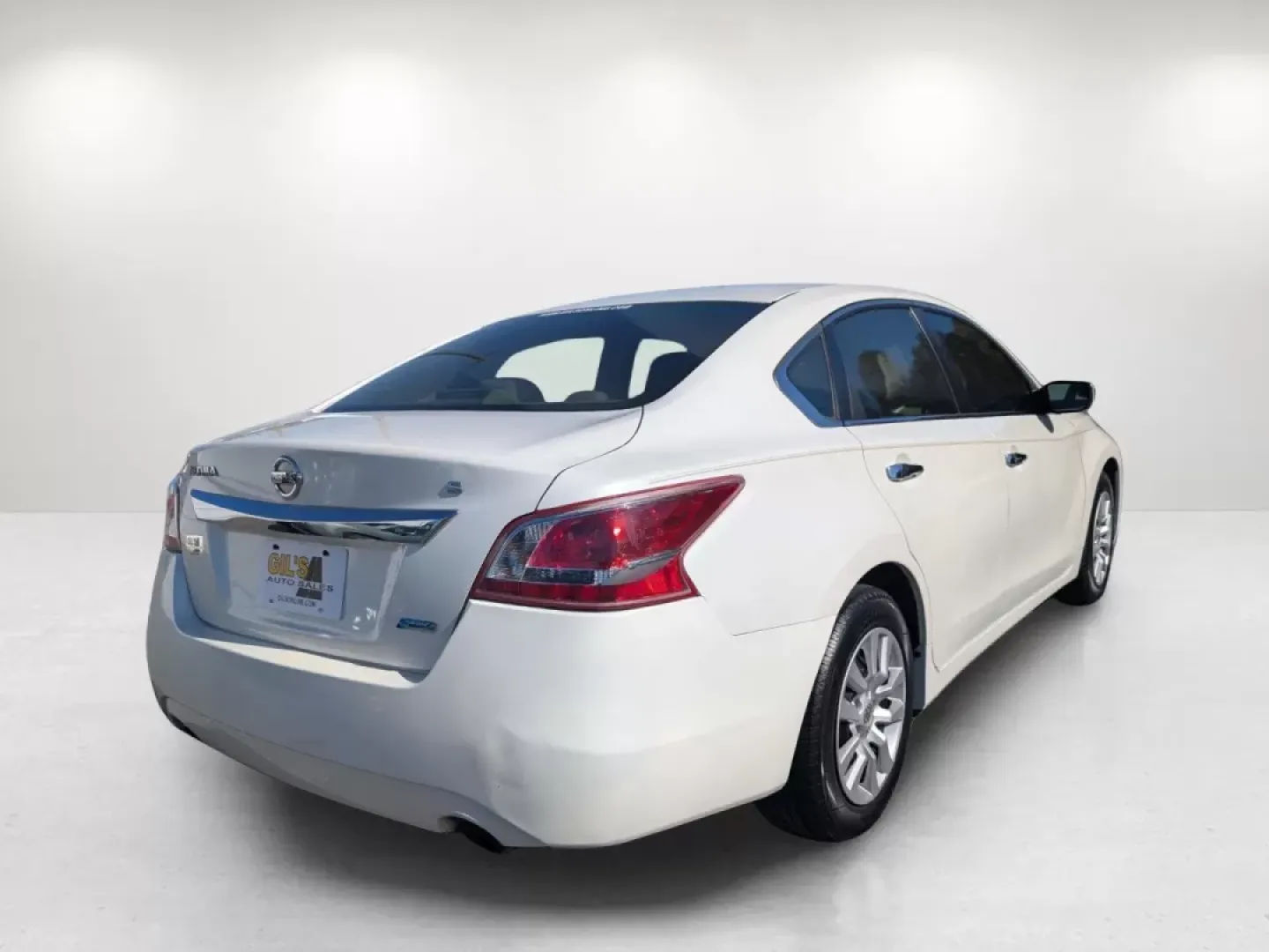 2013 /Beige Nissan Altima 2.5 S (1N4AL3AP9DC) with an Other engine, located at 7000 Northlake Connector, Columbus, GA, 31904, (706) 987-8085, 32.524975, -84.978134 - **Hit the Road in Style with the 2013 Nissan Altima! Perfect for Commuters and Families Alike!**<br /> <br /> Are you in search of a reliable sedan that fits seamlessly into your busy lifestyle? Look no further! The 2013 Nissan Altima 2.5 S, available now at Gils Auto in Phenix City, AL, is the perf - Photo#4