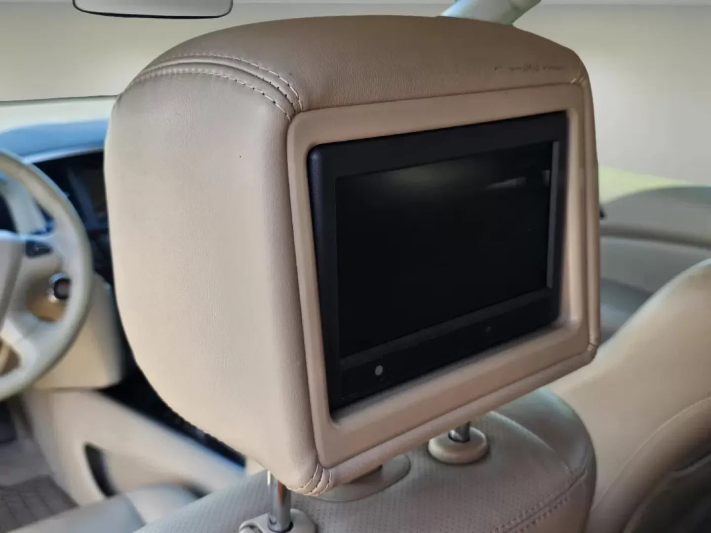 2013 /Almond Nissan Pathfinder Platinum (5N1AR2MN4DC) with an Other engine, located at 3959 U.S. 80 W, Phenix City, AL, 36870, (334) 297-4885, 32.469296, -85.135185 - **Explore Adventure with the 2013 Nissan Pathfinder Platinum Your Family's Perfect Companion!**<br /> <br /> Are you ready to elevate your family outings or weekend adventures? The 2013 Nissan Pathfinder Platinum is designed to accommodate your active lifestyle effortlessly. With spacious seating f - Photo#17