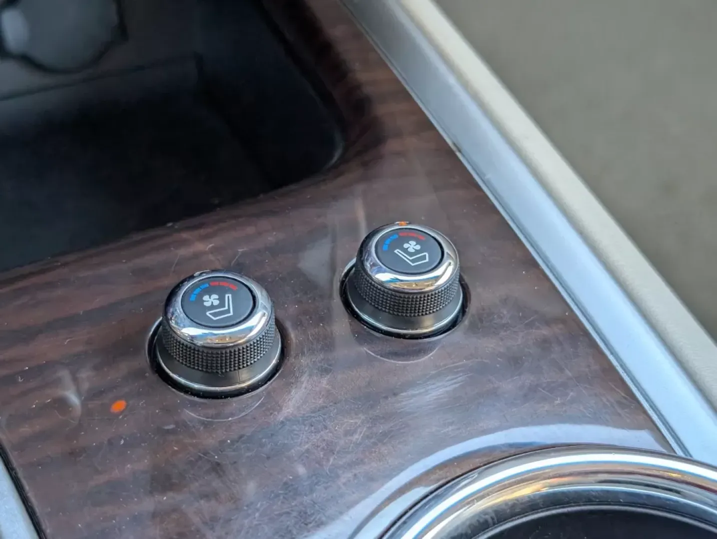 2013 /Almond Nissan Pathfinder Platinum (5N1AR2MM6DC) with an Other engine, located at 804 22nd Ave, Phenix City, AL, 36870, (334) 297-1860, 32.484749, -85.024475 - **Explore New Adventures with the 2013 Nissan Pathfinder Platinum at Gils Auto in Phenix City, AL!**<br /> <br /> Are you ready to elevate your family outings, weekend getaways, and daily commutes? The 2013 Nissan Pathfinder Platinum is the perfect SUV for those who crave versatility and comfort in - Photo#15