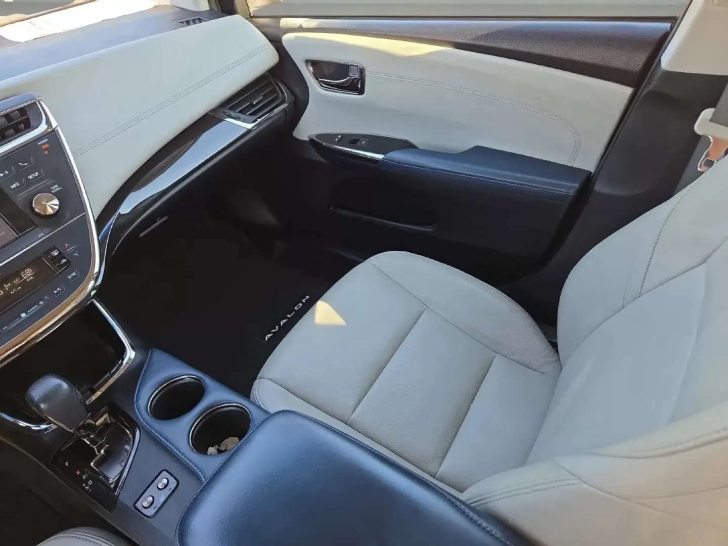 2013 Toyota Avalon XLE (4T1BK1EB9DU) with an Other engine, located at 521 Old Farm Lane Rd, Prattville, AL, 36066, (334) 325-1505, 32.482460, -86.416367 - **Drive in Style and Comfort with Our 2013 Toyota Avalon at Gils Auto, Prattville**<br /> <br /> Are you in the market for a reliable sedan that effortlessly combines style, comfort, and functionality? Look no further! The 2013 Toyota Avalon is the perfect vehicle for anyone seeking both luxury and - Photo#15