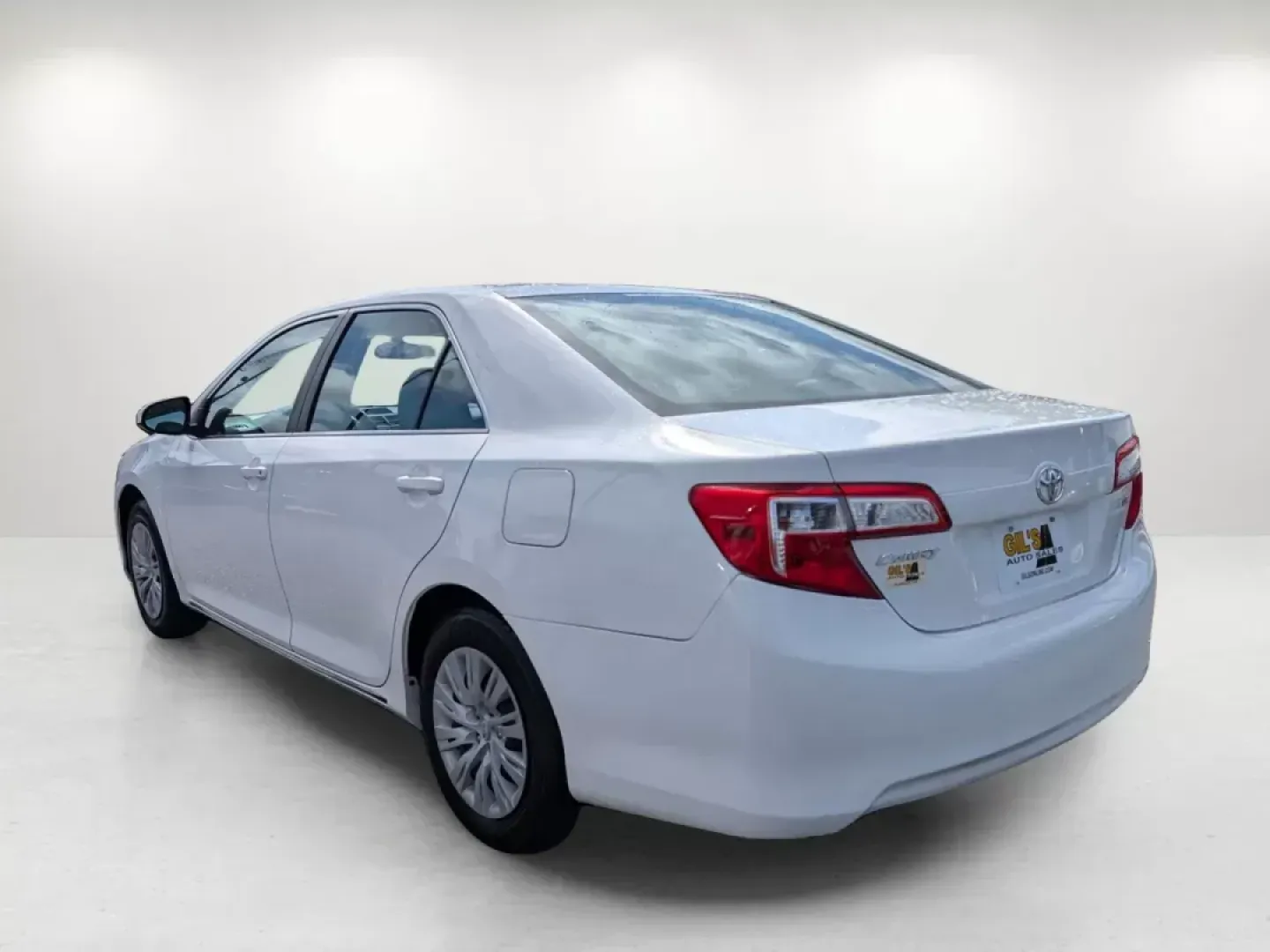 2013 Toyota Camry LE (4T1BF1FK5DU) with an Gas I4 2.5L/152 engine, 6-Speed Automatic w/Manual Shift transmission, located at 1430 Gateway Drive, Opelika, AL, 36801, (334) 239-0944, 32.637871, -85.409790 - 2013 Toyota Camry LE - Photo#6