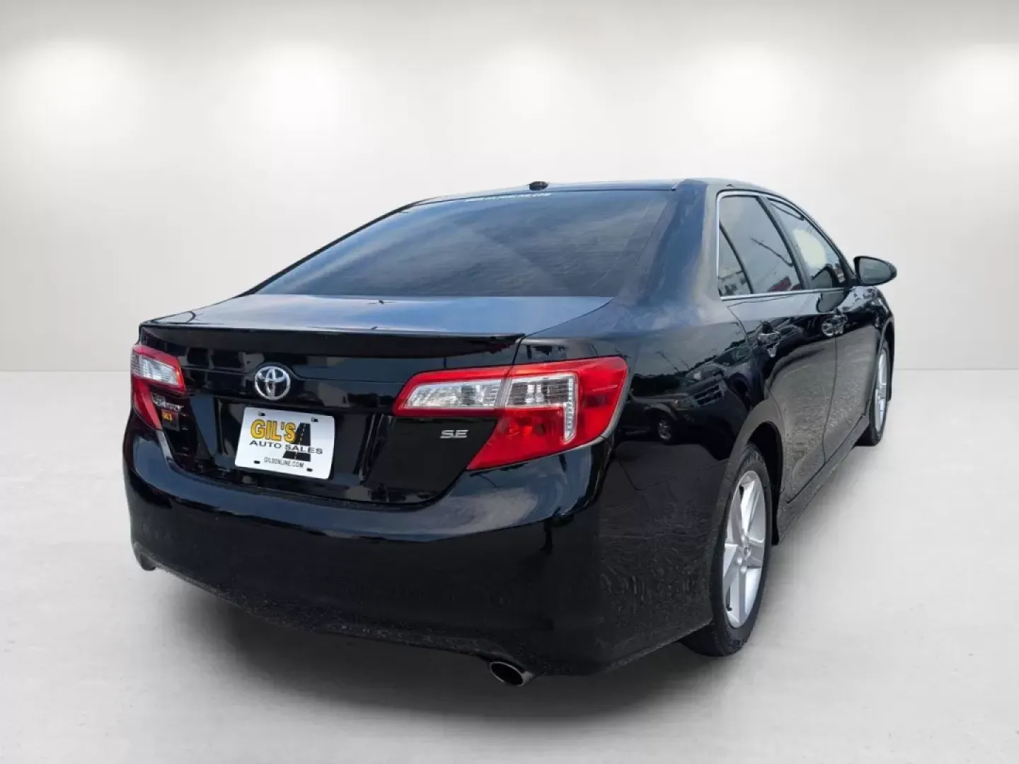 2013 Toyota Camry SE (4T1BF1FK5DU) with an Other engine, located at 1430 Gateway Drive, Opelika, AL, 36801, (334) 239-0944, 32.637871, -85.409790 - Are you ready to upgrade your daily drive with a reliable sedan that combines style and efficiency? Look no further than this stunning 2013 Toyota Camry SE, available now at Gils Auto in Phenix City, AL! Whether you're commuting through the bustling streets of downtown or running errands around the - Photo#3