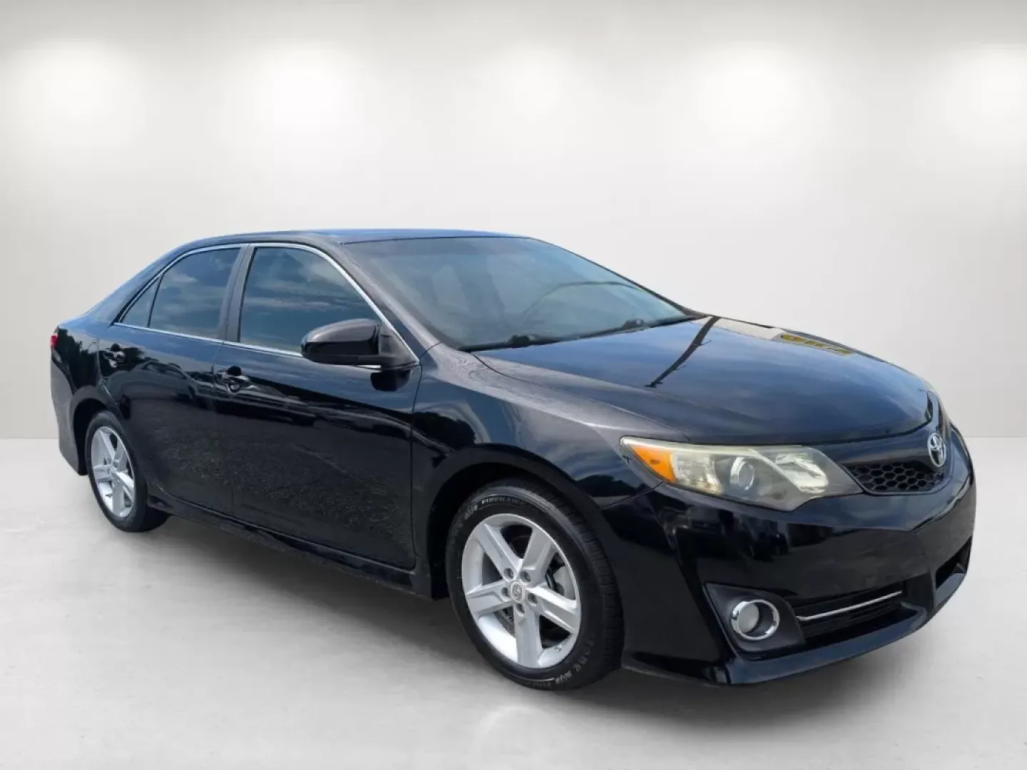 2013 Toyota Camry SE (4T1BF1FK5DU) with an Other engine, located at 1430 Gateway Drive, Opelika, AL, 36801, (334) 239-0944, 32.637871, -85.409790 - Are you ready to upgrade your daily drive with a reliable sedan that combines style and efficiency? Look no further than this stunning 2013 Toyota Camry SE, available now at Gils Auto in Phenix City, AL! Whether you're commuting through the bustling streets of downtown or running errands around the - Photo#5