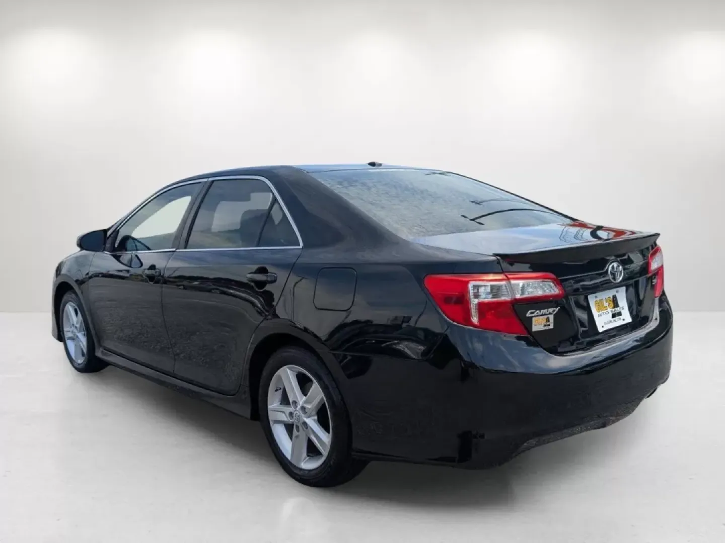 2013 Toyota Camry SE (4T1BF1FK5DU) with an Other engine, located at 1430 Gateway Drive, Opelika, AL, 36801, (334) 239-0944, 32.637871, -85.409790 - Are you ready to upgrade your daily drive with a reliable sedan that combines style and efficiency? Look no further than this stunning 2013 Toyota Camry SE, available now at Gils Auto in Phenix City, AL! Whether you're commuting through the bustling streets of downtown or running errands around the - Photo#6