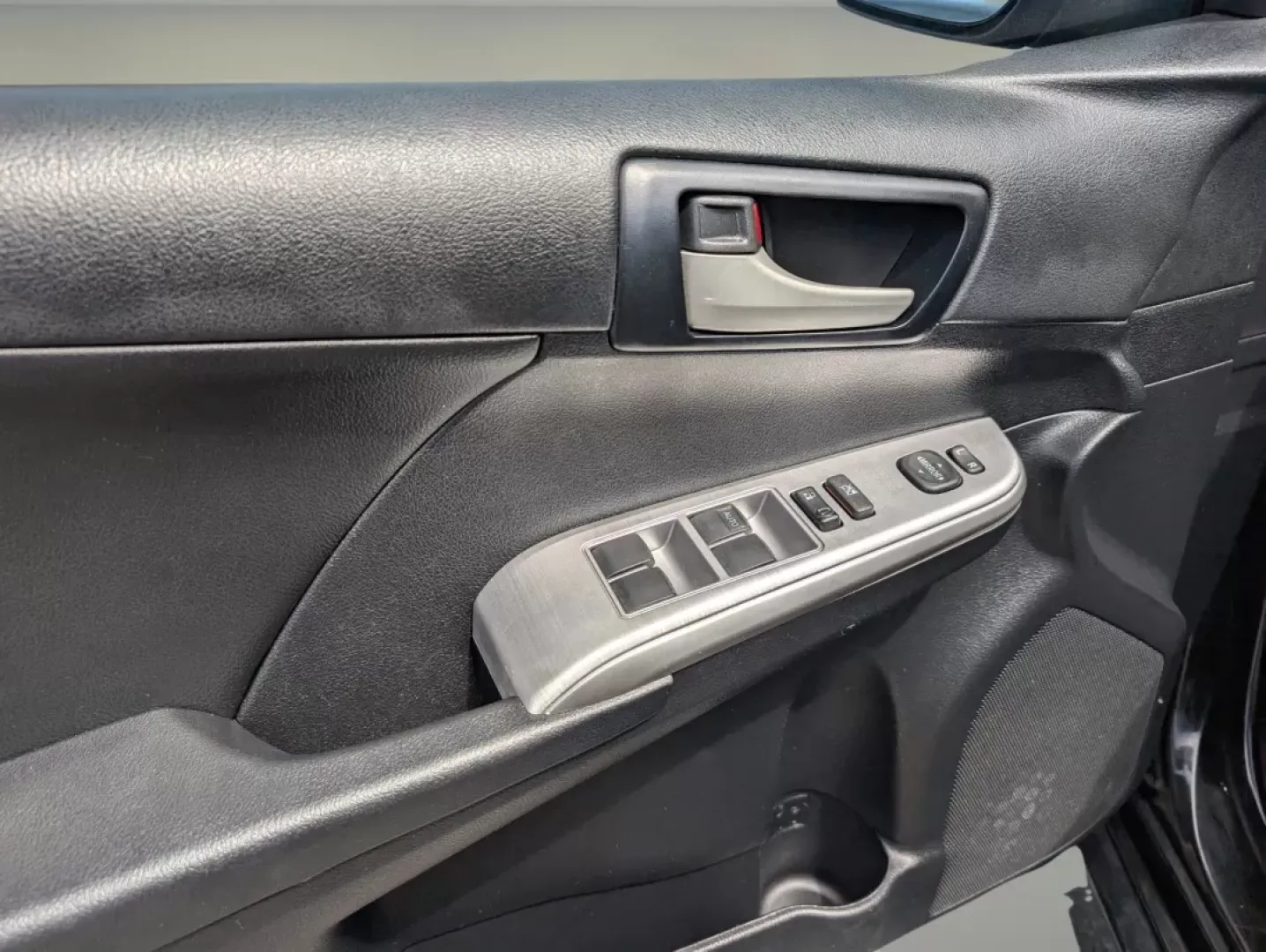 2013 Toyota Camry SE (4T1BF1FK5DU) with an Other engine, located at 1430 Gateway Drive, Opelika, AL, 36801, (334) 239-0944, 32.637871, -85.409790 - Are you ready to upgrade your daily drive with a reliable sedan that combines style and efficiency? Look no further than this stunning 2013 Toyota Camry SE, available now at Gils Auto in Phenix City, AL! Whether you're commuting through the bustling streets of downtown or running errands around the - Photo#7