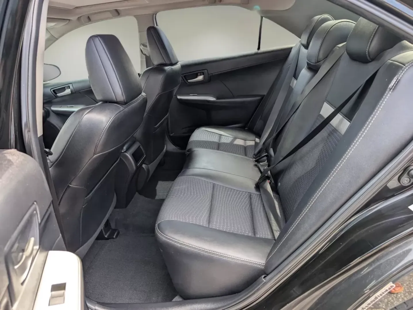 2013 Toyota Camry SE (4T1BF1FK5DU) with an Other engine, located at 1430 Gateway Drive, Opelika, AL, 36801, (334) 239-0944, 32.637871, -85.409790 - Are you ready to upgrade your daily drive with a reliable sedan that combines style and efficiency? Look no further than this stunning 2013 Toyota Camry SE, available now at Gils Auto in Phenix City, AL! Whether you're commuting through the bustling streets of downtown or running errands around the - Photo#16