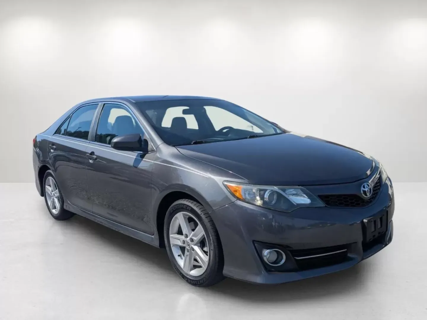 2013 Toyota Camry SE (4T1BF1FK2DU) with an Other engine, located at 521 Old Farm Lane Rd, Prattville, AL, 36066, (334) 325-1505, 32.482460, -86.416367 - Are you a budget-conscious buyer looking for a reliable vehicle that fits seamlessly into your daily life? Look no further than this 2013 Toyota Camry, available now at Gils Auto in Phenix City, AL. Perfect for those long commutes or weekend adventures, this sedan offers a blend of comfort, safety, - Photo#2