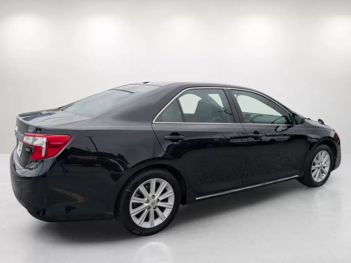 2013 Toyota Camry XLE (4T1BF1FK8DU) with an Other engine, located at 804 22nd Ave, Phenix City, AL, 36870, (334) 297-1860, 32.484749, -85.024475 - Discover a new level of convenience and reliability with the 2013 Toyota Camry, the perfect sedan for budget-conscious buyers and families seeking a dependable vehicle. At Gils Auto, located at 3959 U.S. 80 W, Phenix City, AL 36870, we specialize in providing quality vehicles with in-house financing - Photo#4