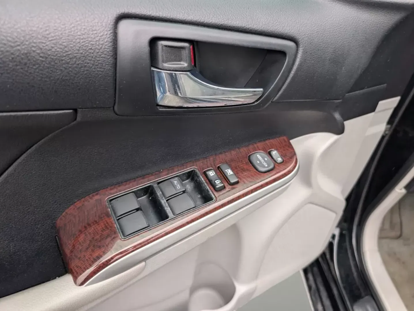 2013 Toyota Camry XLE (4T1BF1FK8DU) with an Other engine, located at 804 22nd Ave, Phenix City, AL, 36870, (334) 297-1860, 32.484749, -85.024475 - Discover a new level of convenience and reliability with the 2013 Toyota Camry, the perfect sedan for budget-conscious buyers and families seeking a dependable vehicle. At Gils Auto, located at 3959 U.S. 80 W, Phenix City, AL 36870, we specialize in providing quality vehicles with in-house financing - Photo#8