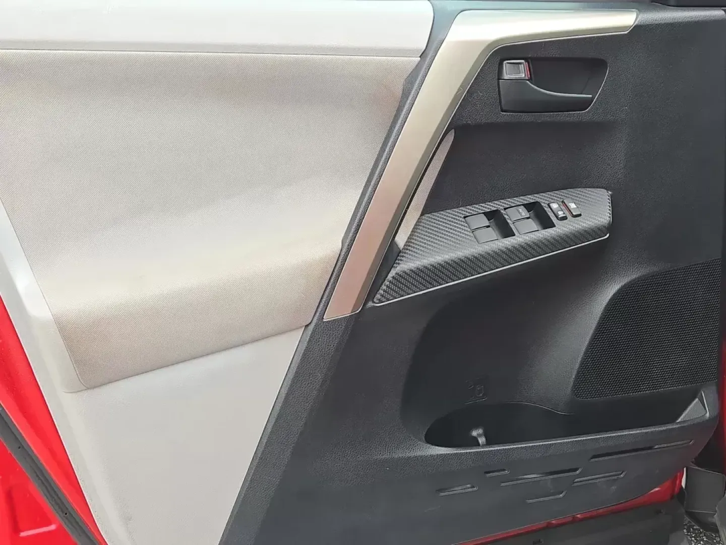 2013 Toyota RAV4 LE (2T3ZFREVXDW) with an Other engine, located at 1430 Gateway Drive, Opelika, AL, 36801, (334) 239-0944, 32.637871, -85.409790 - **Unleash Your Next Adventure with the 2013 Toyota RAV4 LE! Perfect for Families and Weekend Getaways!**<br /> <br /> Are you in search of a reliable and versatile SUV that can handle everything from family outings to spontaneous road trips? Look no further than the stunning 2013 Toyota RAV4 LE, ava - Photo#9