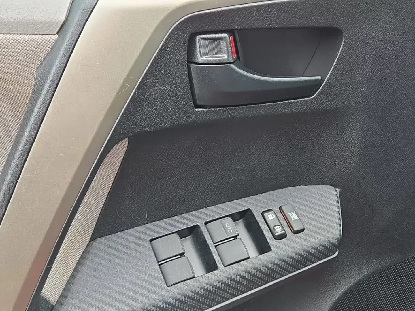 2013 Toyota RAV4 LE (2T3ZFREVXDW) with an Other engine, located at 1430 Gateway Drive, Opelika, AL, 36801, (334) 239-0944, 32.637871, -85.409790 - **Unleash Your Next Adventure with the 2013 Toyota RAV4 LE! Perfect for Families and Weekend Getaways!**<br /> <br /> Are you in search of a reliable and versatile SUV that can handle everything from family outings to spontaneous road trips? Look no further than the stunning 2013 Toyota RAV4 LE, ava - Photo#10