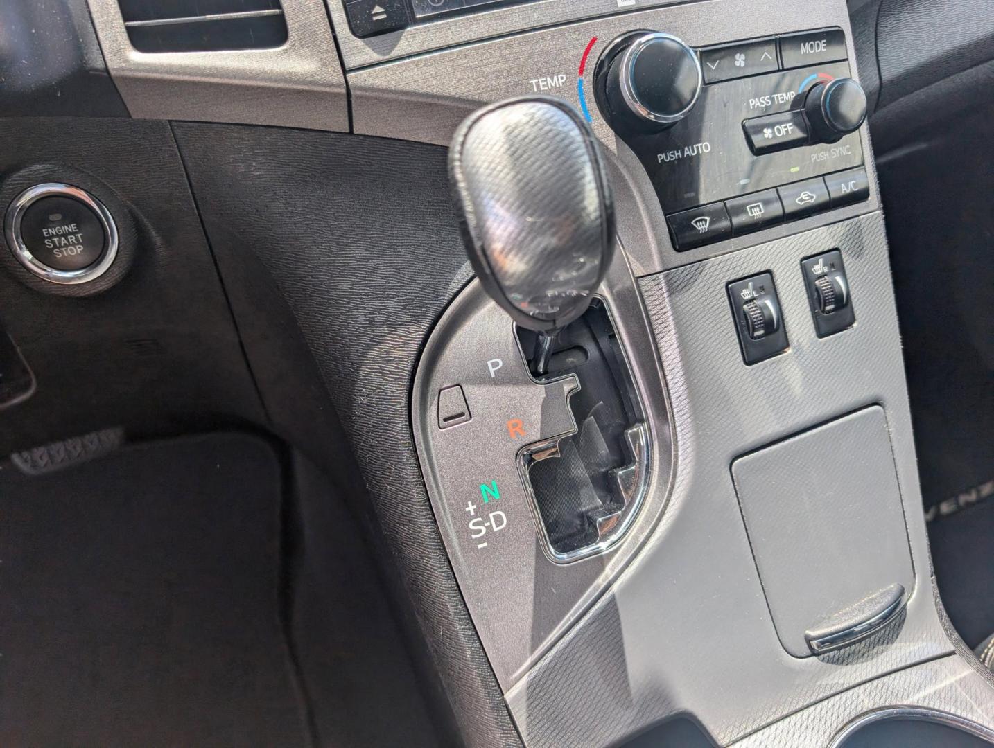 2013 Toyota Venza Limited (4T3BK3BB6DU) with an Gas V6 3.5L/211 engine, 6-Speed Automatic transmission, located at 3959 U.S. 80 W, Phenix City, AL, 36870, (334) 297-4885, 32.469296, -85.135185 - 2013 Toyota Venza Limited - Photo#11