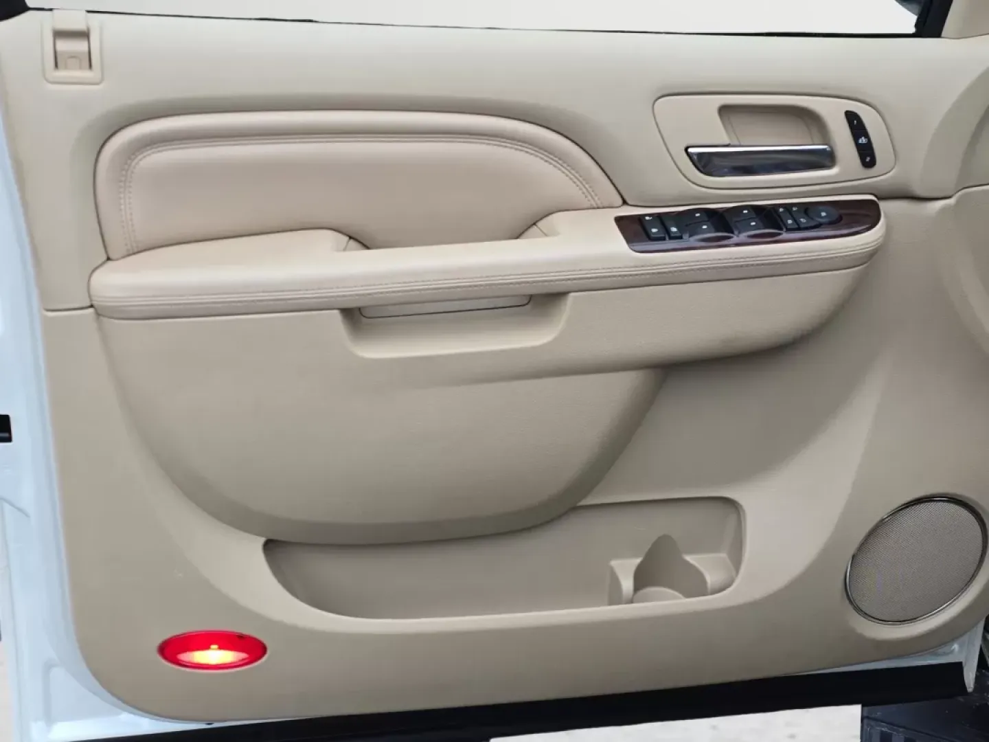 2014 /Cashmere w/Cocoa Accents Cadillac Escalade Premium (1GYS3CEF2ER) with an Other engine, located at 5115 14th Ave., Columbus, GA, 31904, (706) 323-0345, 32.511494, -84.971046 - Experience the ultimate in luxury and performance with the 2014 Cadillac Escalade, available now at Gils Auto in Phenix City, AL. This stunning SUV is designed for families, adventurers, and commuters alike, offering ample space, advanced technology, and refined features that cater to a variety of l - Photo#8