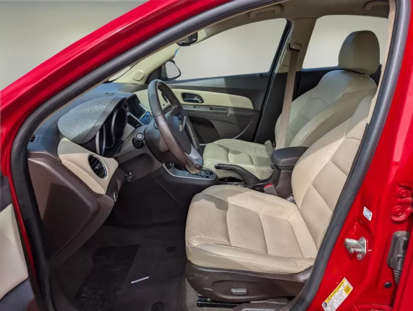 2014 /Cocoa/Light Neutral Chevrolet Cruze 2LT (1G1PE5SB4E7) with an Other engine, located at 1430 Gateway Drive, Opelika, AL, 36801, (334) 239-0944, 32.637871, -85.409790 - **Discover the Perfect Blend of Style and Performance with the 2014 Chevrolet Cruze 2LT at Gils Auto in Opelika, AL!**<br /> <br /> Are you searching for a reliable sedan that seamlessly fits into your busy lifestyle? Look no further than the 2014 Chevrolet Cruze 2LT, now available at Gils Auto, you - Photo#9